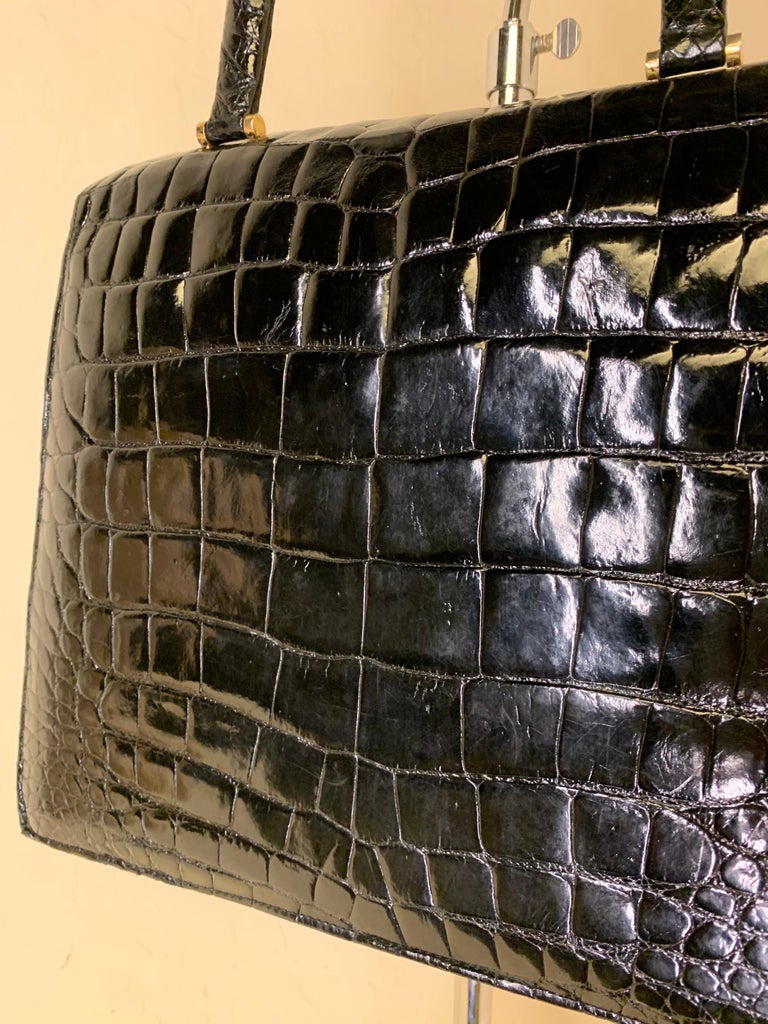 Vintage Brown Alligator Handbag, Barrel Shape Top Handle