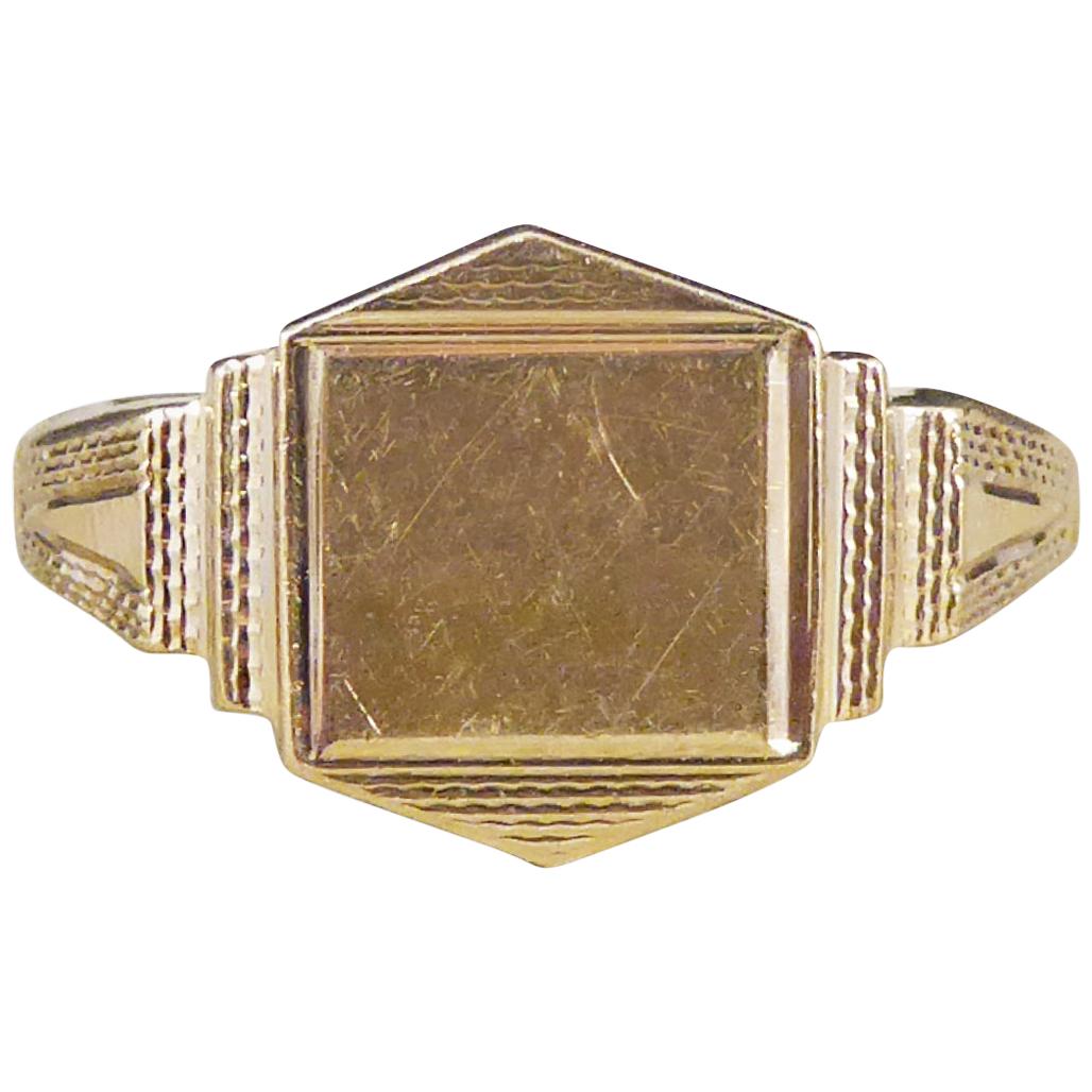 1960s Geometric Detailed Signet Ring in 9 Carat Yellow Gold