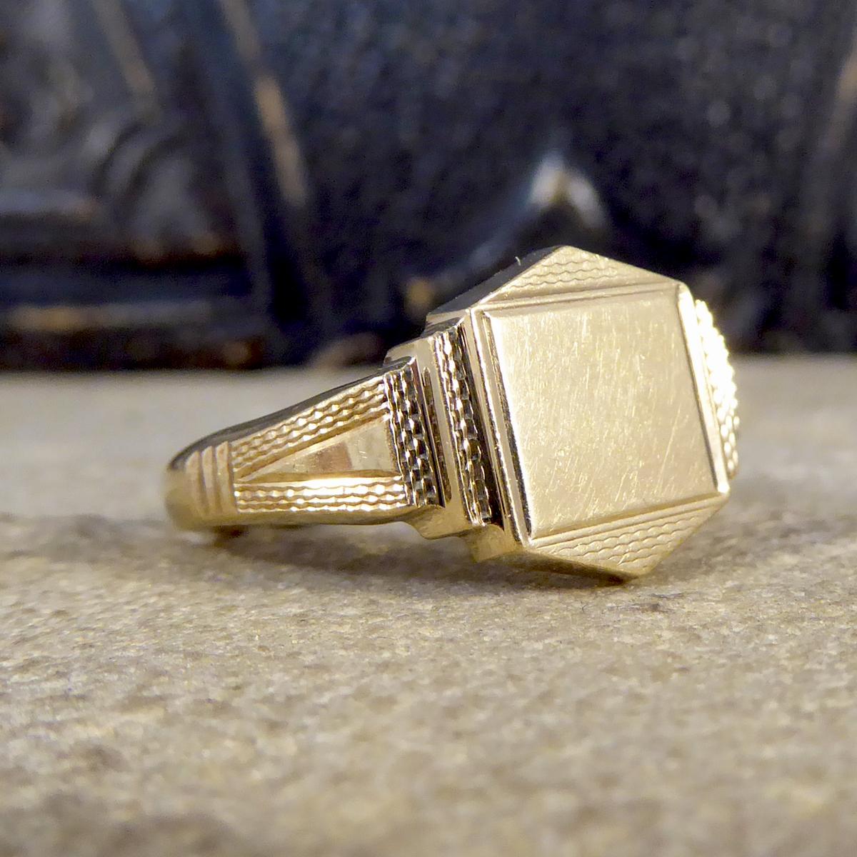 Suitable for both men and women, would look great on either gender. This geometric signet ring has been crafted in 1967 with very clear hallmarks from 1924 Birmingham. Created in 9ct Yellow Gold it would make the perfect gift and keepsake forever.