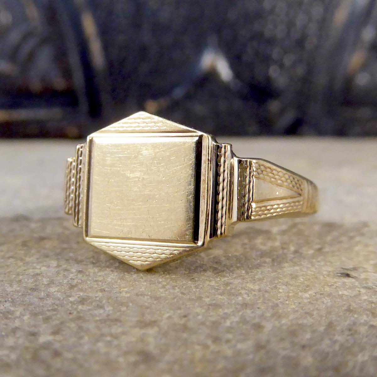 Women's or Men's 1960s Geometric Detailed Signet Ring in 9 Carat Yellow Gold
