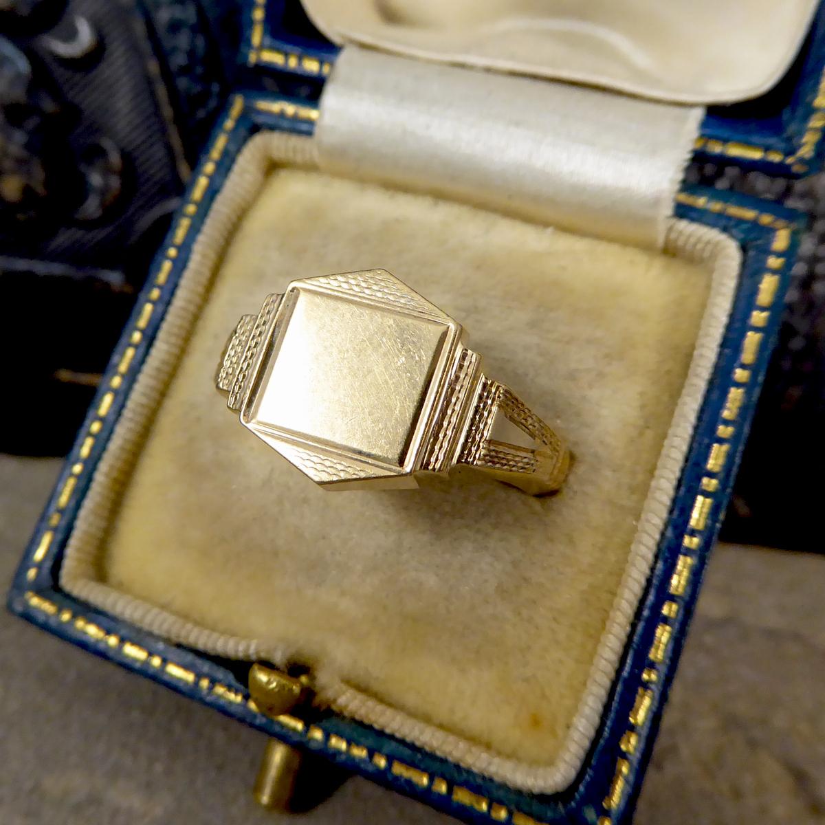 1960s Geometric Detailed Signet Ring in 9 Carat Yellow Gold 2