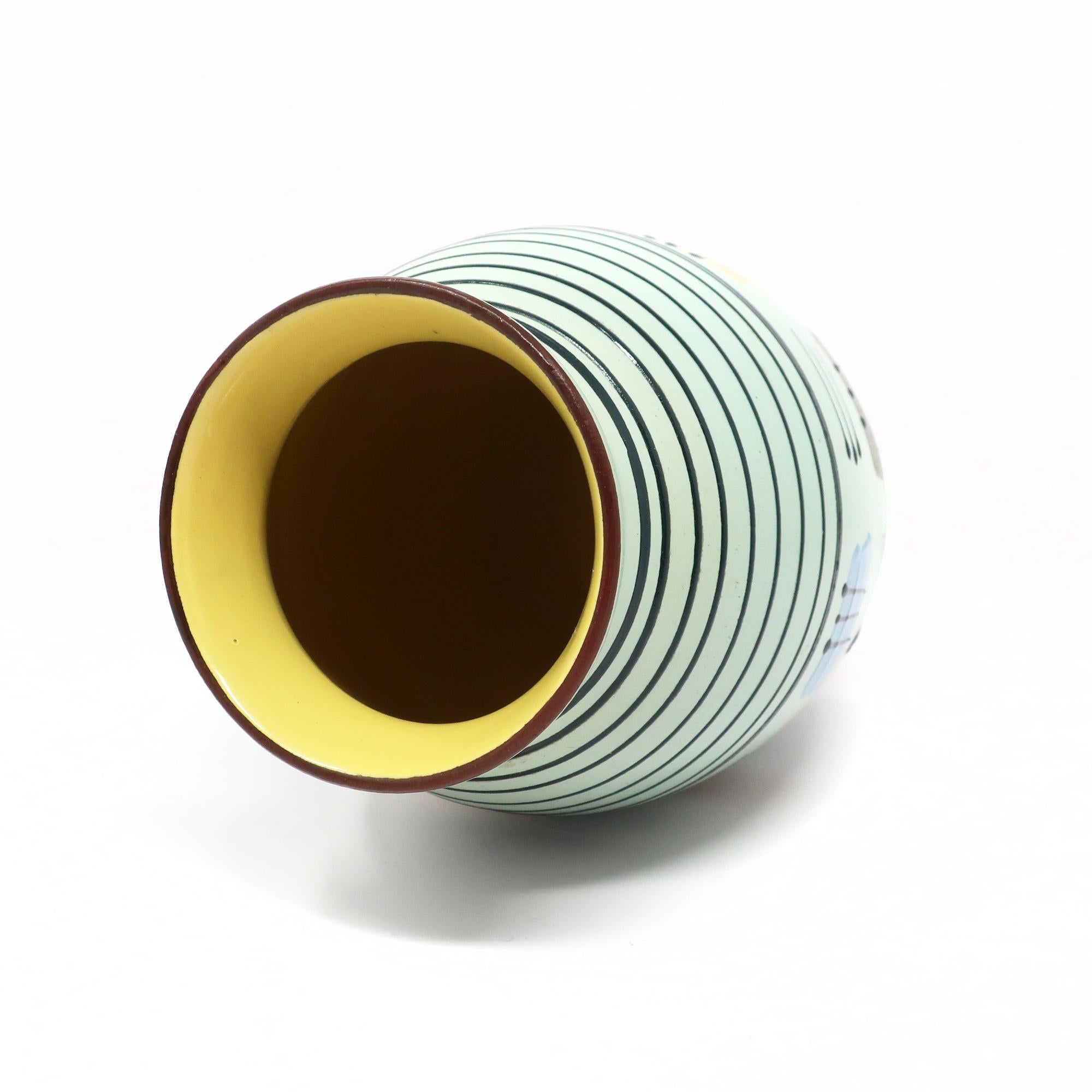 Céramique Vase en céramique à rayures géométriques MCM des années 1960 par Babbacombe Pottery en vente