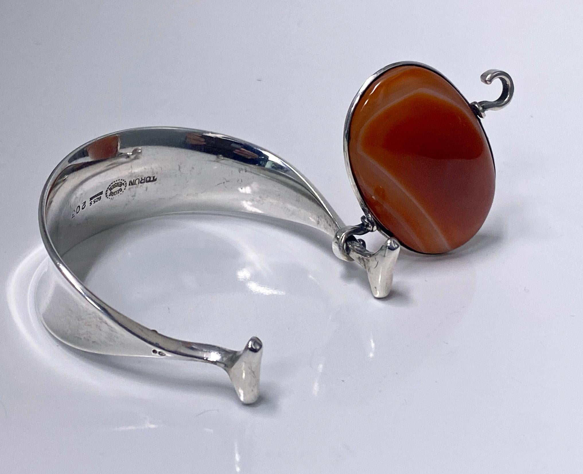 1960's Georg Jensen Sterling Red Agate Bangle Vivianna Torun In Good Condition In Toronto, ON