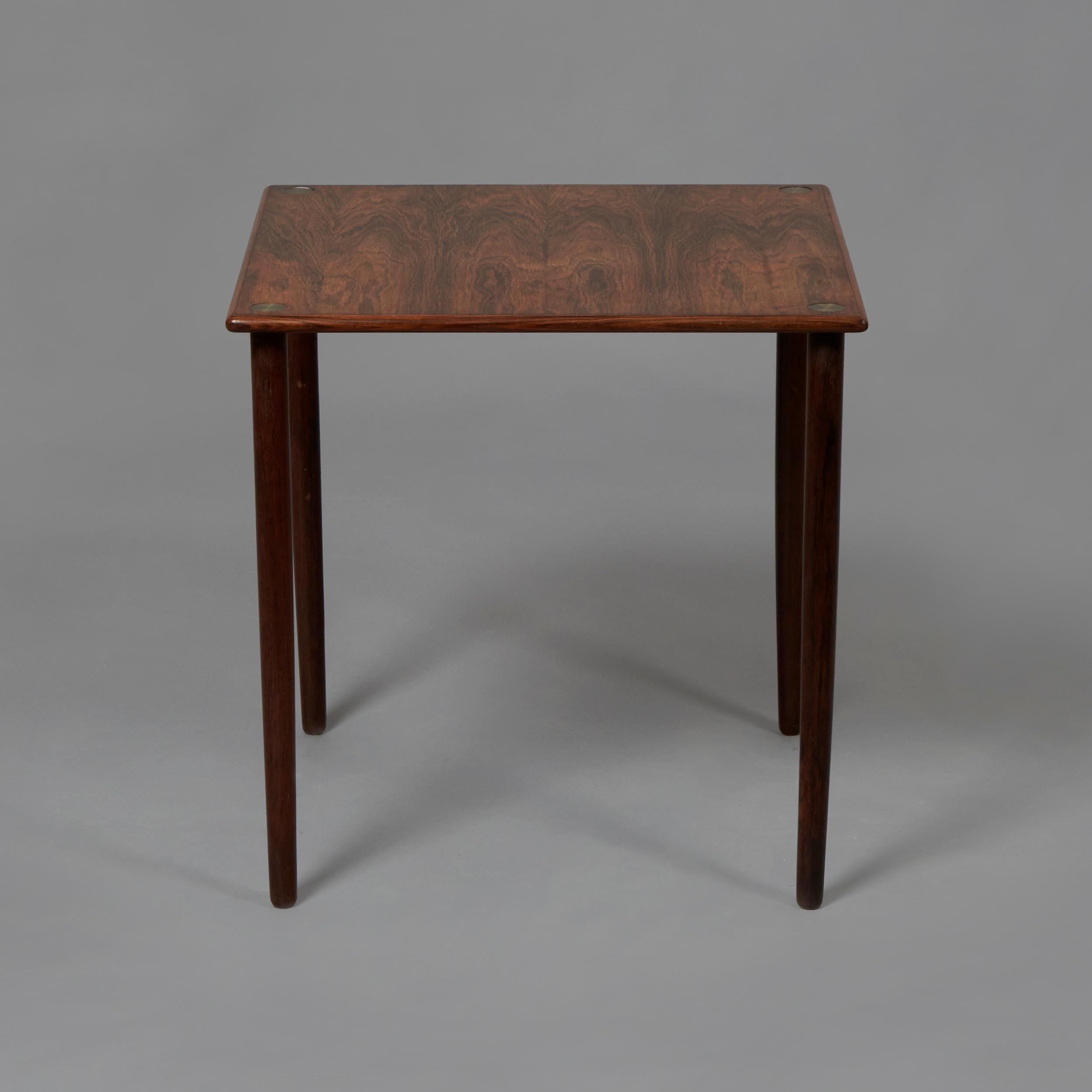 Table d'appoint en bois de rose et détails en aluminium. Modèle 4433 conçu par Georg Petersen pour GP Farum. Excellent état, entièrement restauré. Danemark, années 1960.

