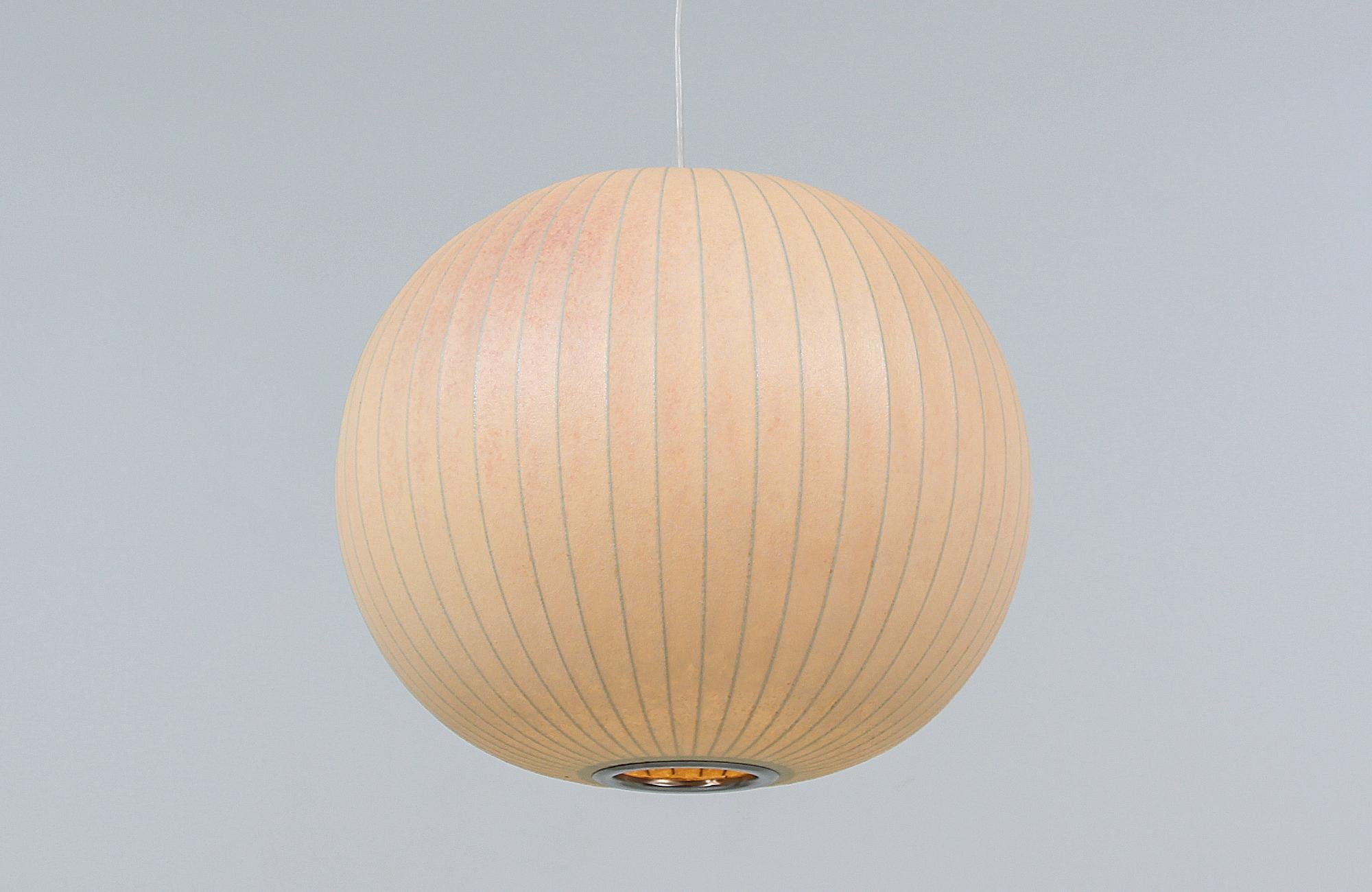 Iconic modern hanging Bubble Lamp designed by George Nelson for Howard Miller in the United States, circa 1960s. Influenced by Swedish hanging lamps and ship decks, George Nelson’s Bubble lamp collection has become an icon amongst Mid-Century Modern