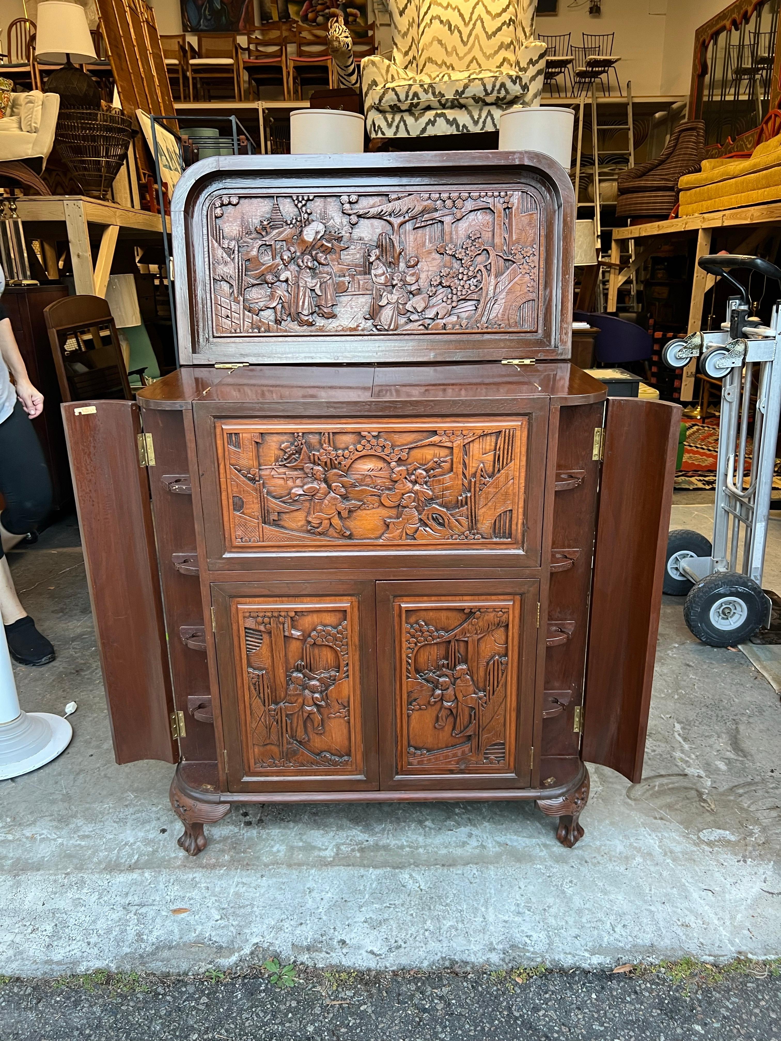 Laiton 1960s George Zee Mid-Century Asian Heavily Hand Carved Flip Top Dry Bar Cabinet en vente