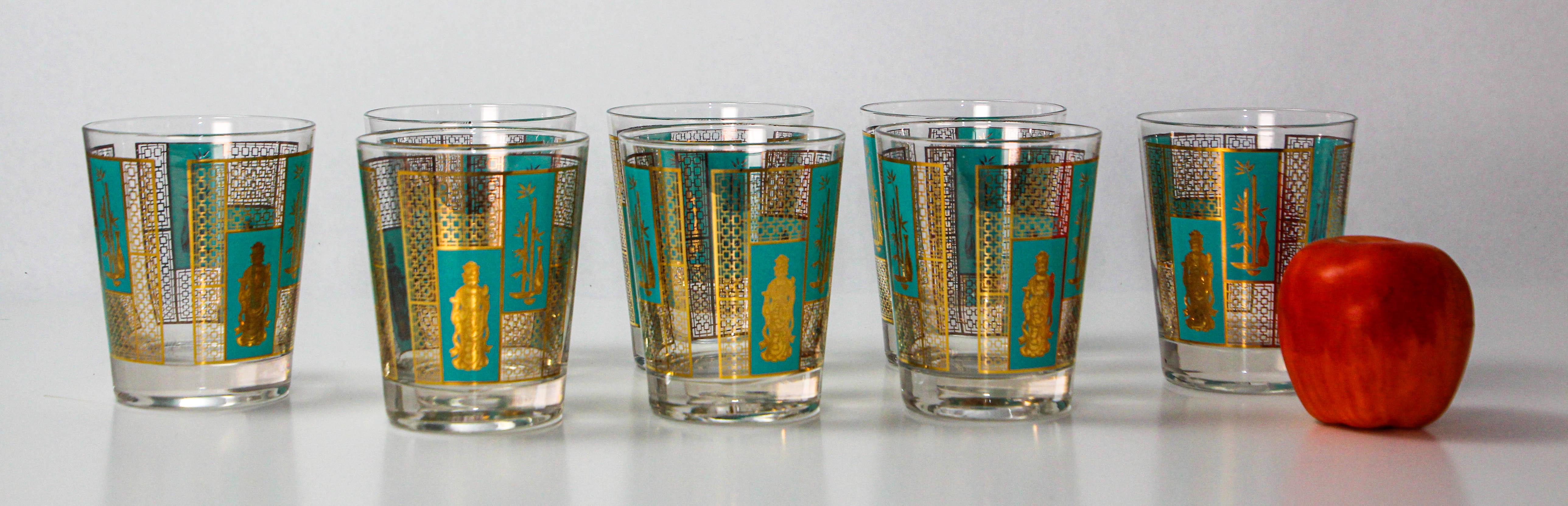 1960s Mid-Century 22-Karat gold and turquoise Shoji Asian Style Cocktail Glasses attributed to Georges Briard.
Mid-Century 22-Karat gold and blue Chinoiserie style whiskey glasses Set of 8.
This gorgeous in typical Hollywood Regency 1950s 60s design