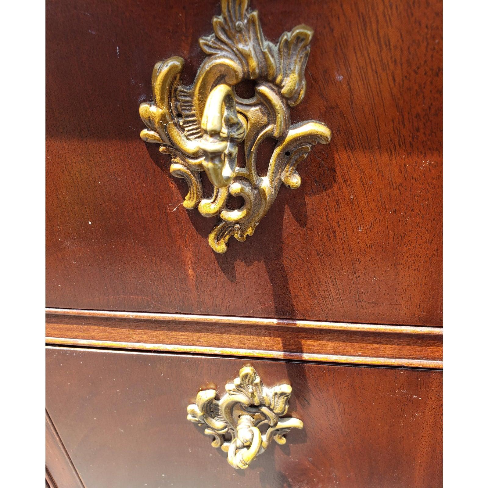 1960s Georgetown Galleries Magogany Serpentine Triple Dresser In Good Condition In Germantown, MD