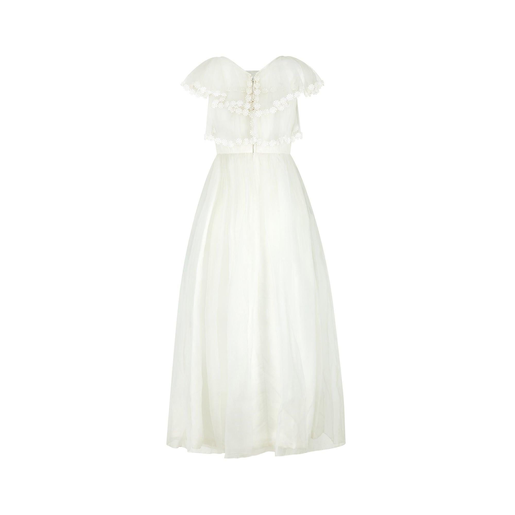 1960s Georgette Wedding Dress with Daisy Lace Trim In Excellent Condition For Sale In London, GB