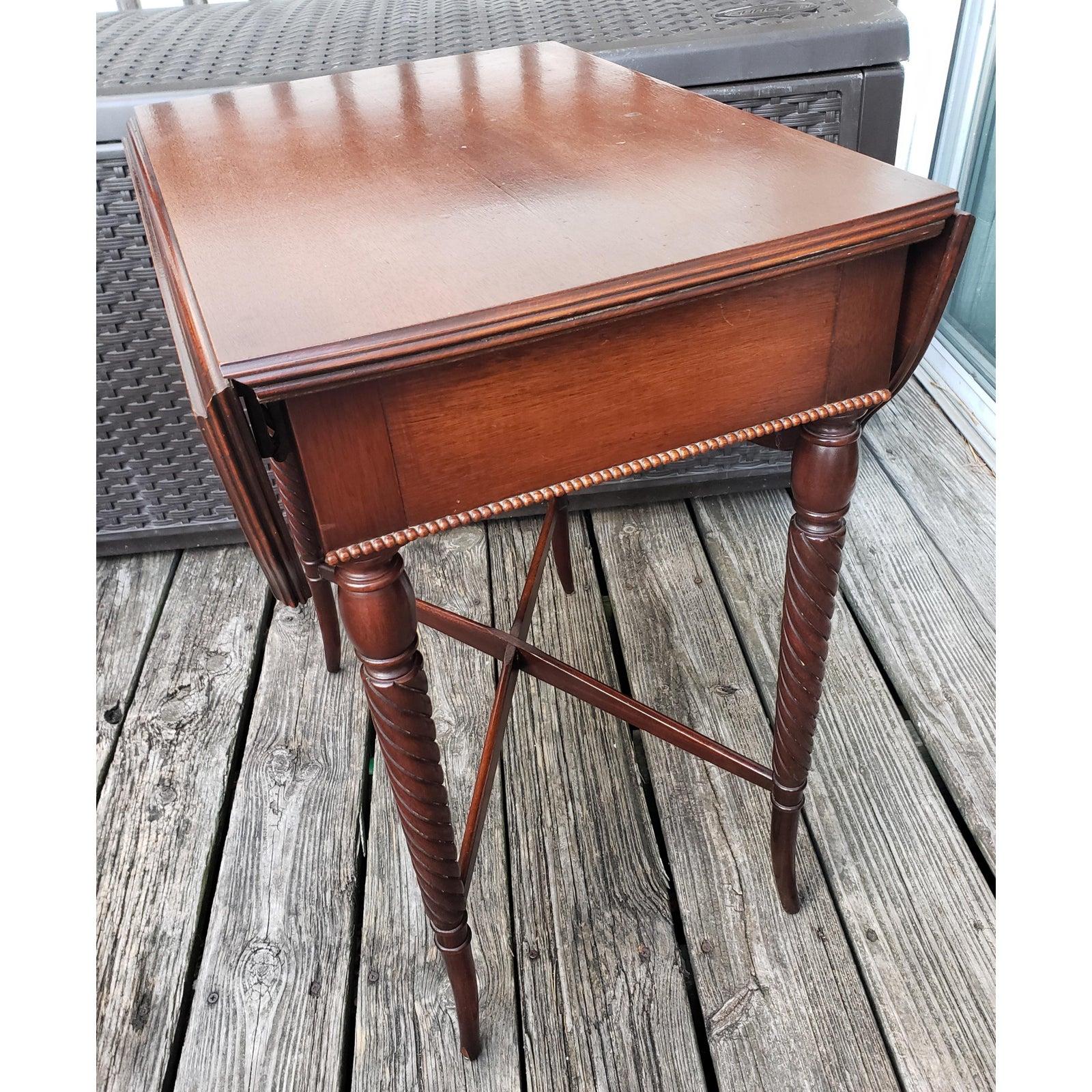 American Craftsman 1960s Georgian Mahogany Turned Leg Pembroke Table For Sale