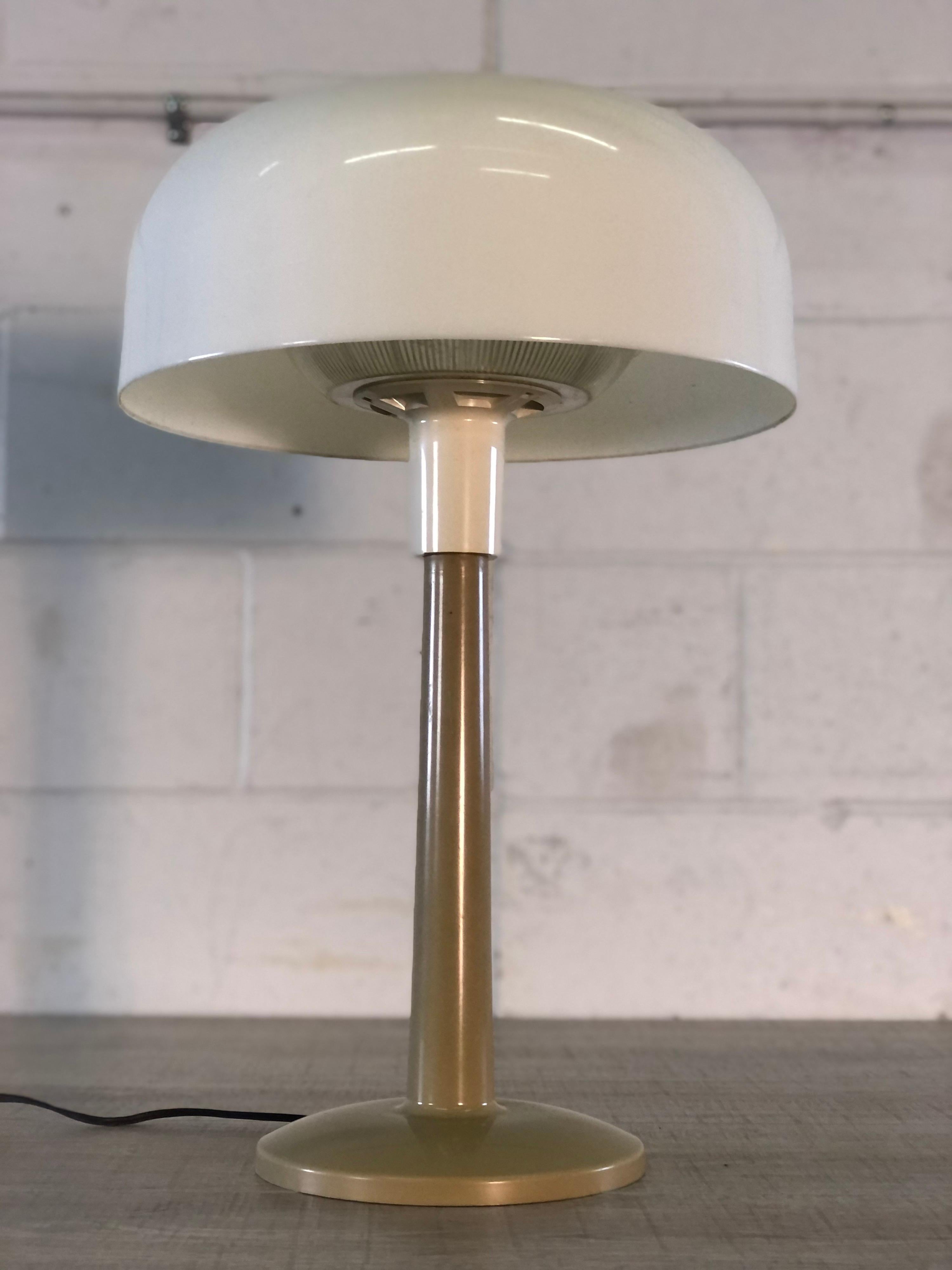 Mid-Century Modern 1960s Gerald Thurston for Lightolier Plastic Table Lamp For Sale