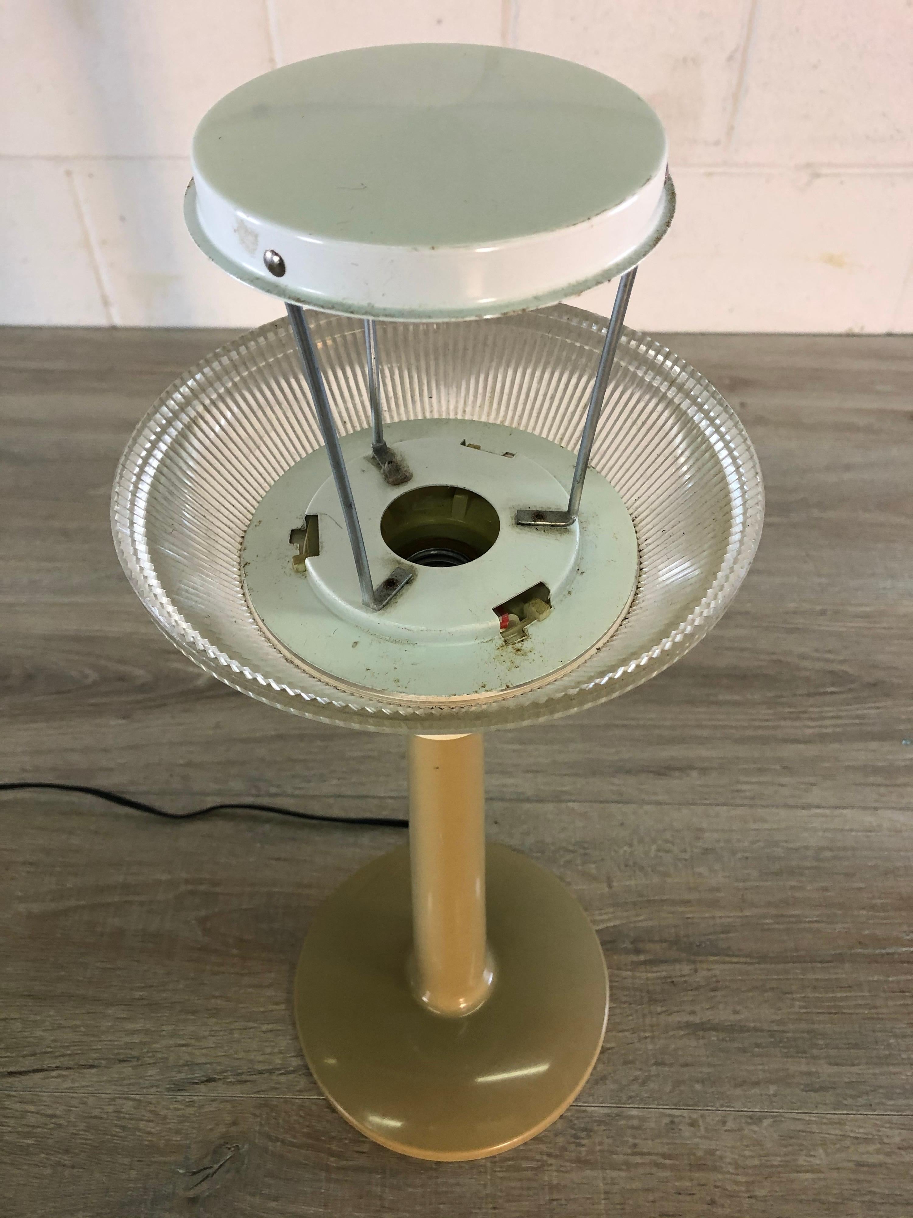 1960s Gerald Thurston for Lightolier Plastic Table Lamp For Sale 2