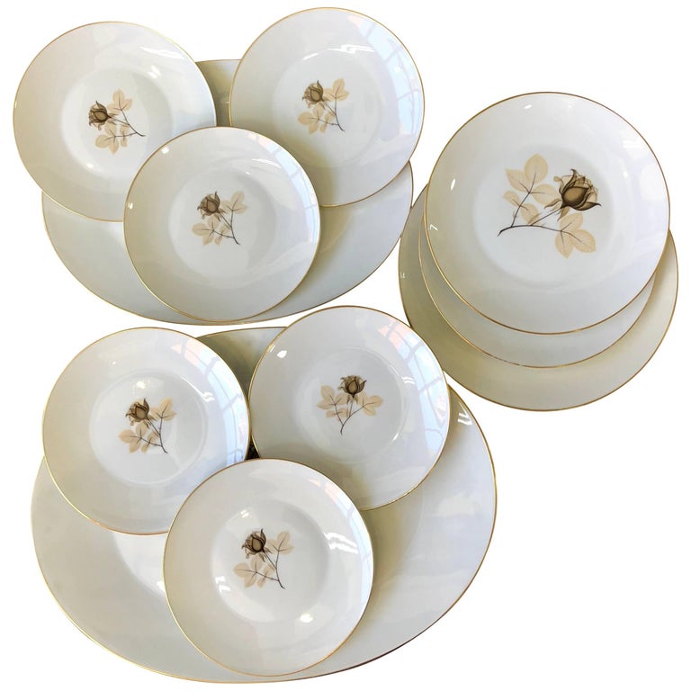 1960s German Flower Porcelain 24-Karat Gold Plates Set of 11 by