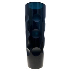 Vase en cristal taillé Friedrich Kristall bleu foncé 15 lentilles concaves datant des années 1960
