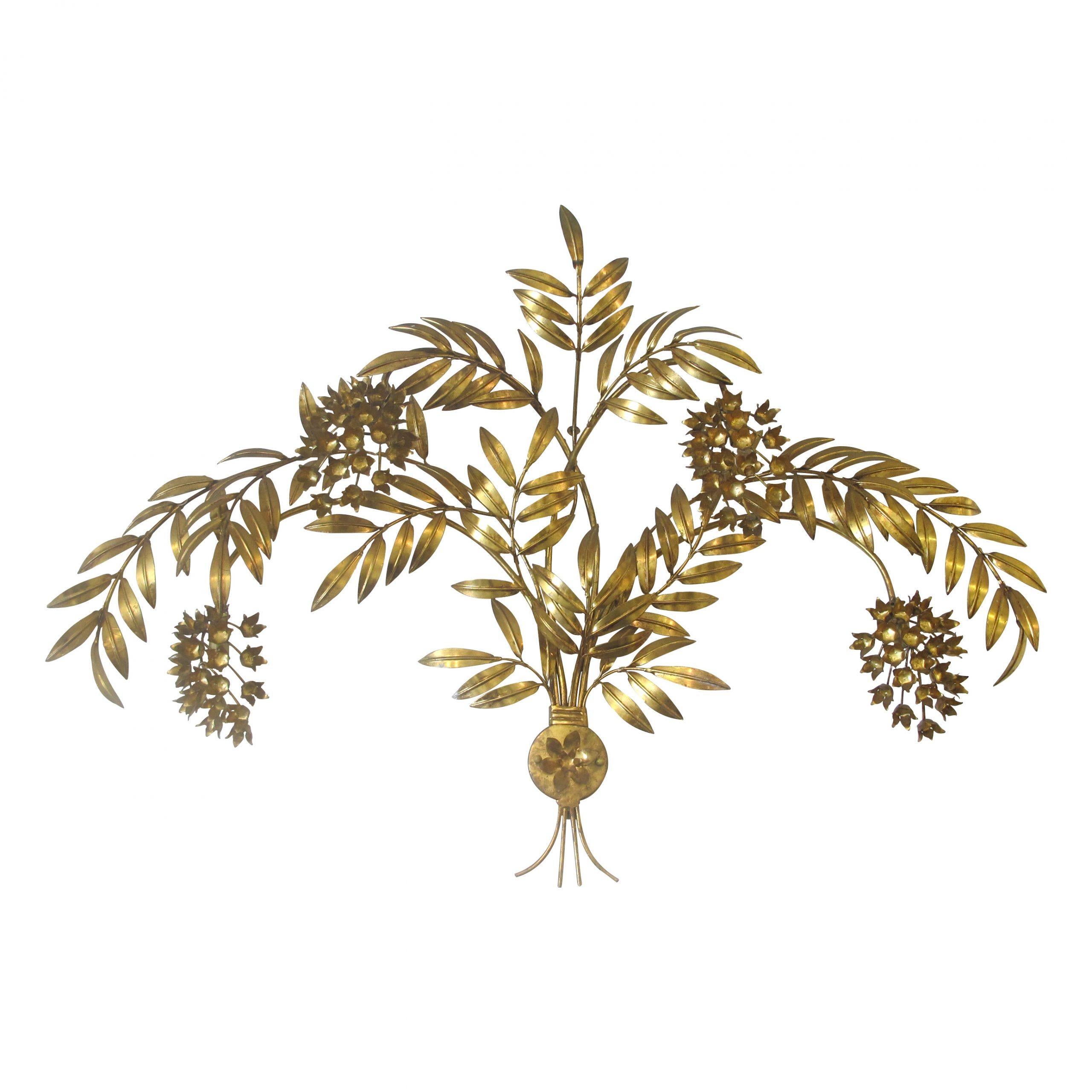 A large gilt metal Wisteria wall light - model “Pioggia d'Ore” by Hans Kögl. Made in Germany during the 1960s. This beautifully made and decorative structural wall light has four-light bulbs which are hidden underneath each of the bunches of grapes.