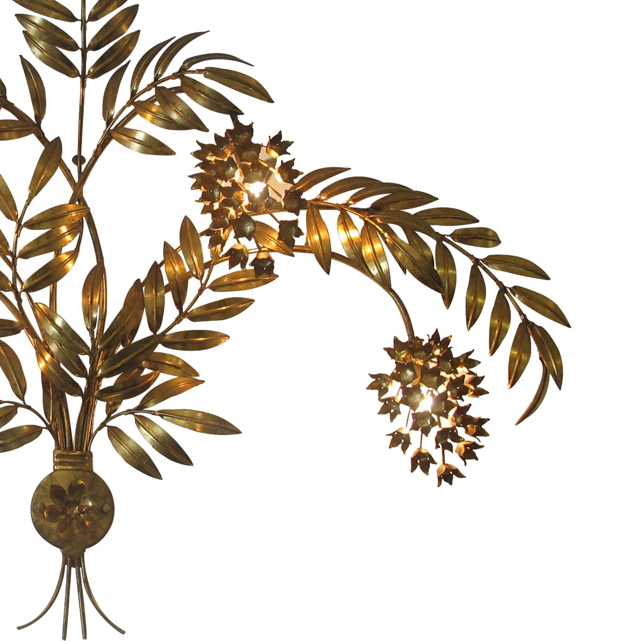 1960s German Gilt metal Wisteria Wall Light - Model “Pioggia d'Ore” by Hans Kögl In Good Condition In London, GB