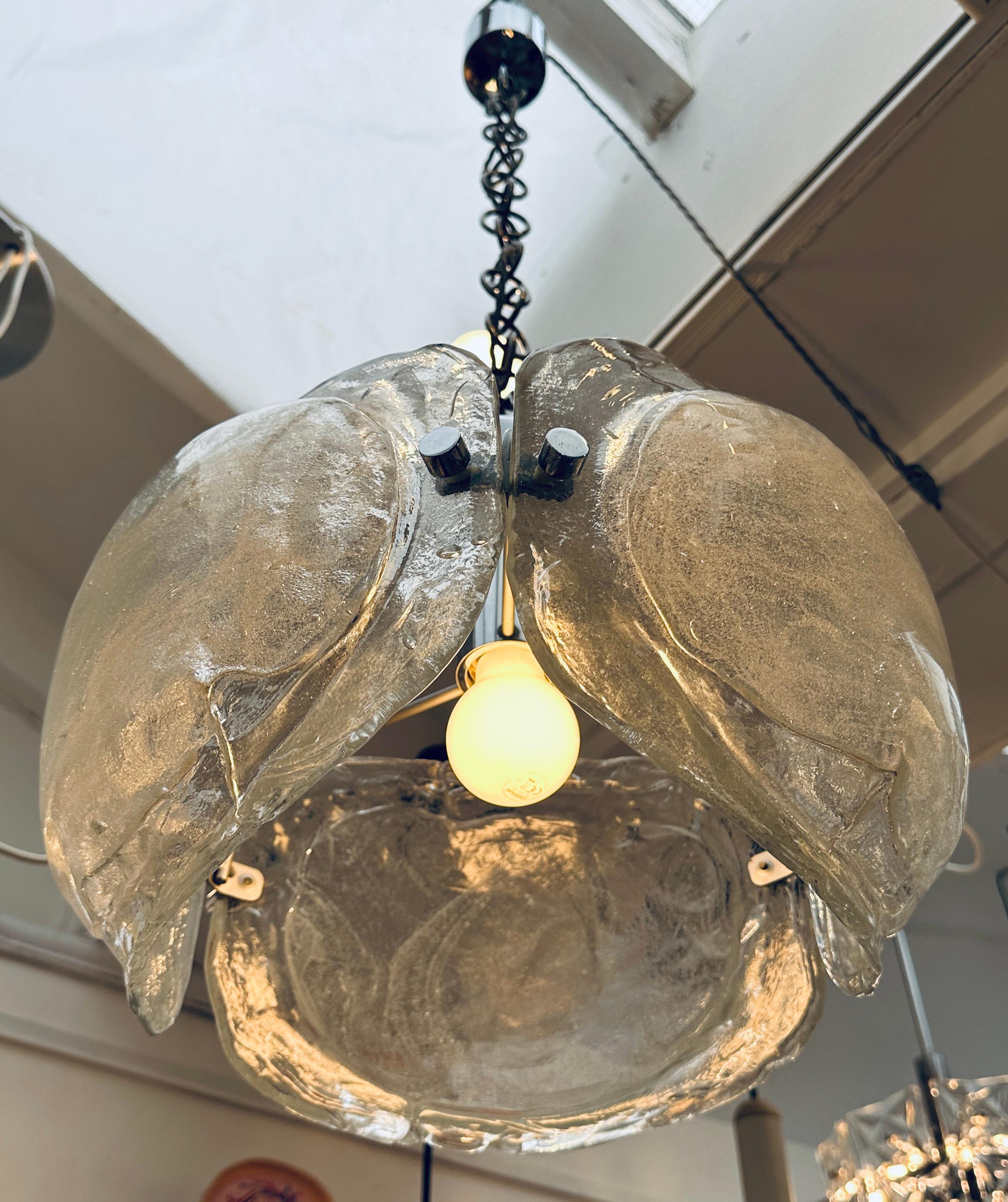 1960s German Kaiser Leuchten Frosted & Textured Murano Glass & Chrome Chandelier In Good Condition For Sale In London, GB