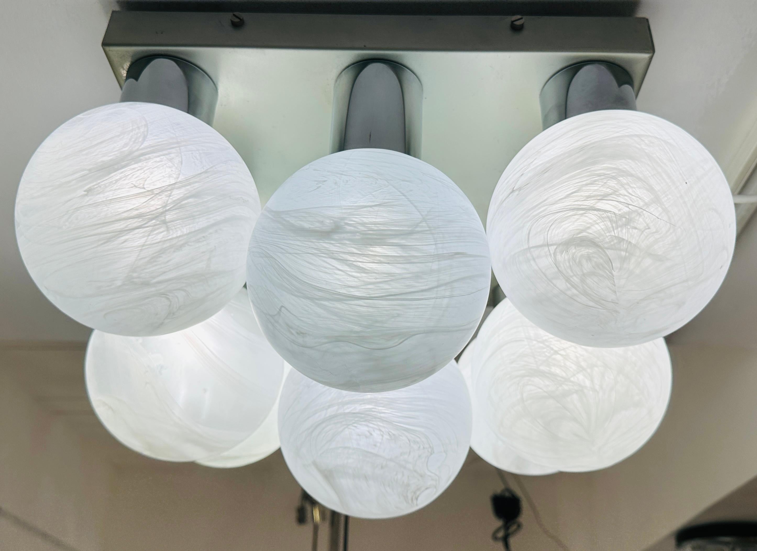 1960s German Leclaire Schäfer 9 Frosted Globe Flush Mount Ceiling Light (Space Age) im Angebot