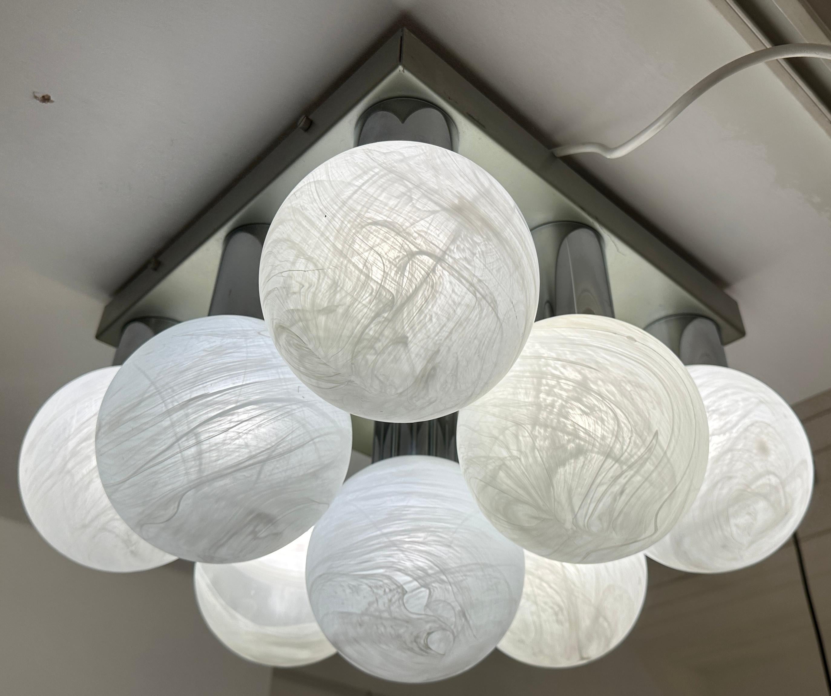 1960s German Leclaire Schäfer 9 Frosted Globe Flush Mount Ceiling Light (20. Jahrhundert) im Angebot