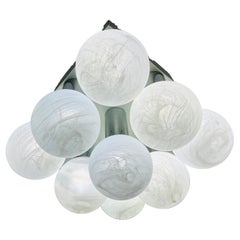 Lámpara de techo alemana Leclaire Schäfer 9 Frosted Globe Flush Mount de los años 60