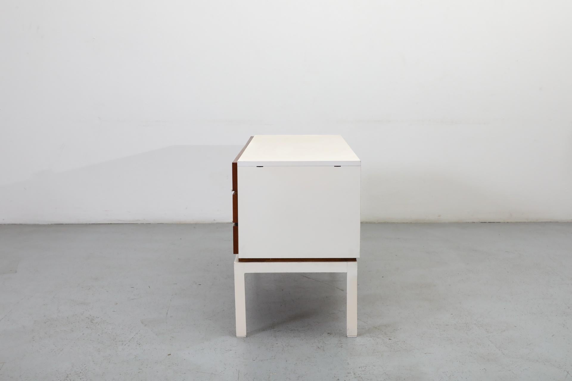 Émaillé 1960s German Mid-Century Small White Interlübke Double Cabinet w/ Inner Drawers