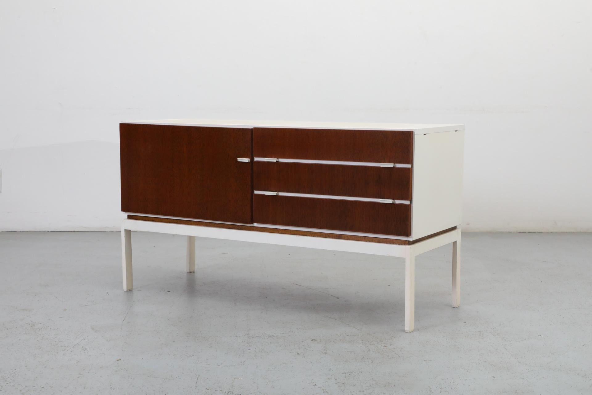 20ième siècle 1960s German Mid-Century Small White Interlübke Double Cabinet w/ Inner Drawers