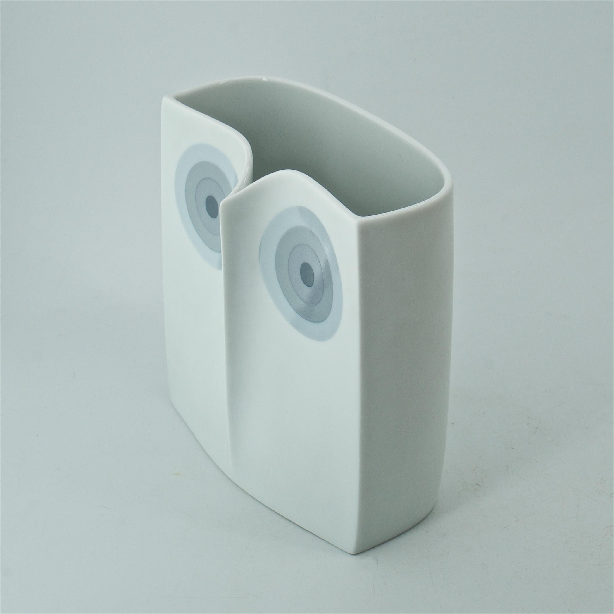 Mid-Century Modern 1960s German Minimal Art Porcelain Snow Owl Bird Sculpture Vase Wolf Karnagel