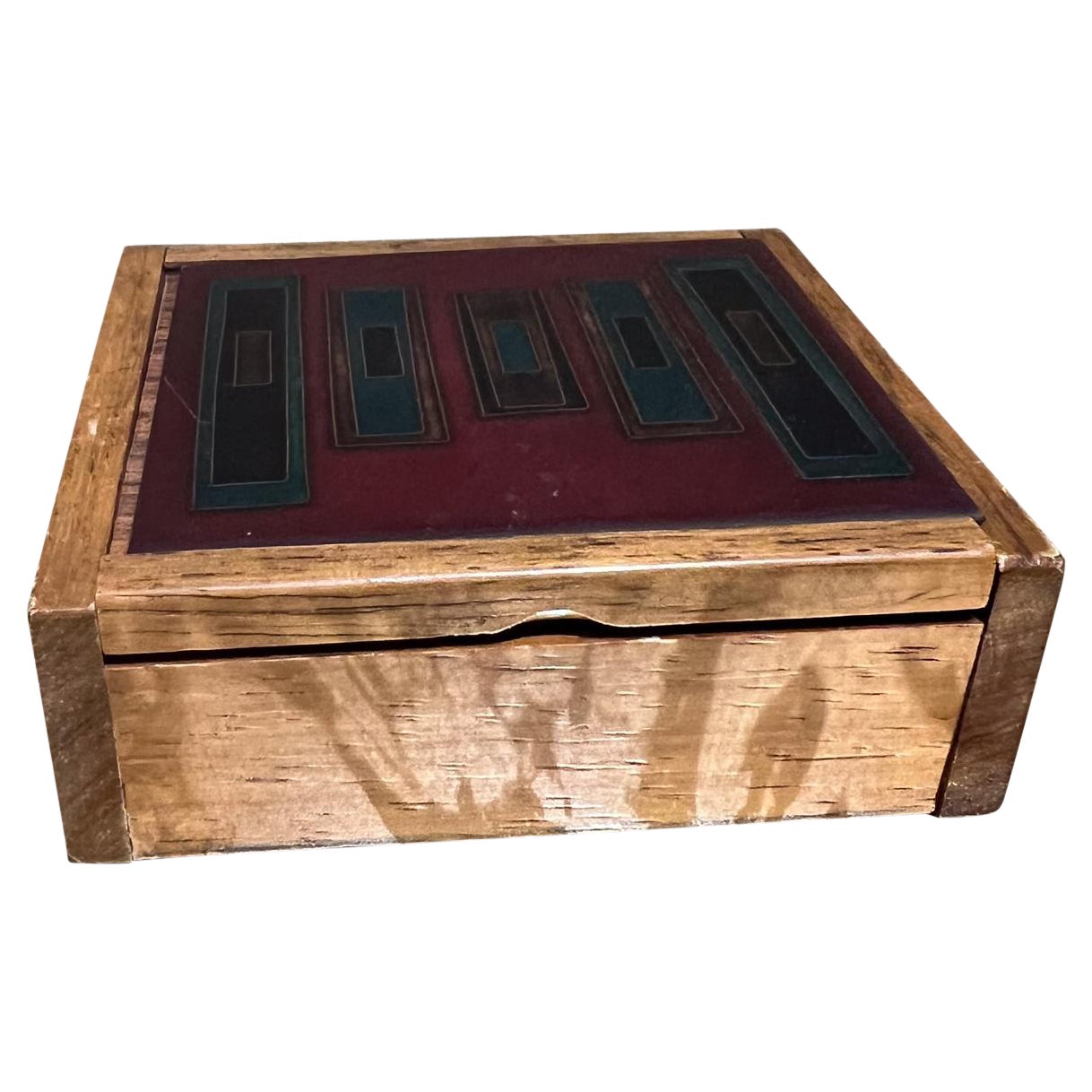 1960er Jahre Deutsch Modernist Teakholz Schmuckkasten Abstrakt Emaille Metallplatte
zugeschrieben Schibensky Bunge
Unmarkiert
4 x 1.5 x 3.5 
Gebraucht Original Vintage Zustand
Siehe die gezeigten Bilder
