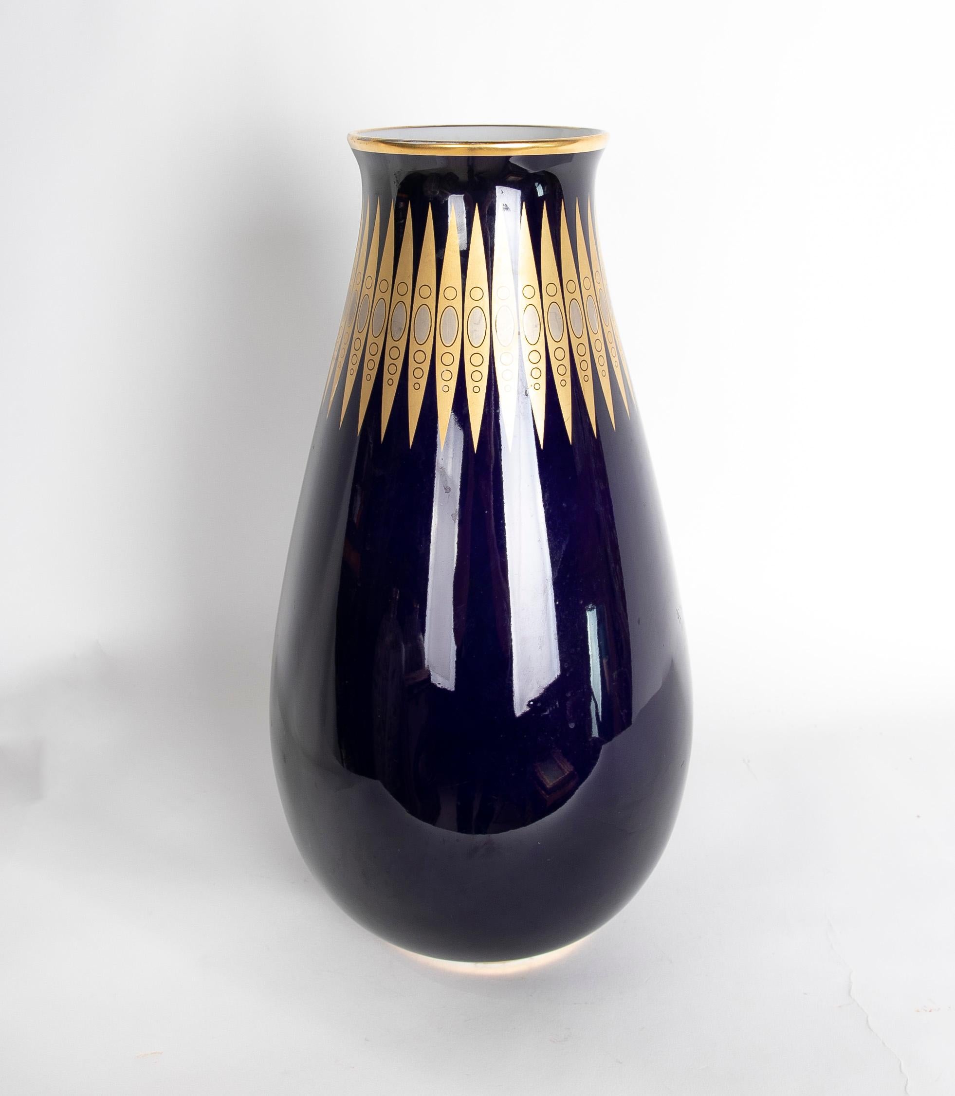 20ième siècle Porcelaine allemande cobalt des années 1960  Vase en or et Hutschenreuther Hohenberg en vente