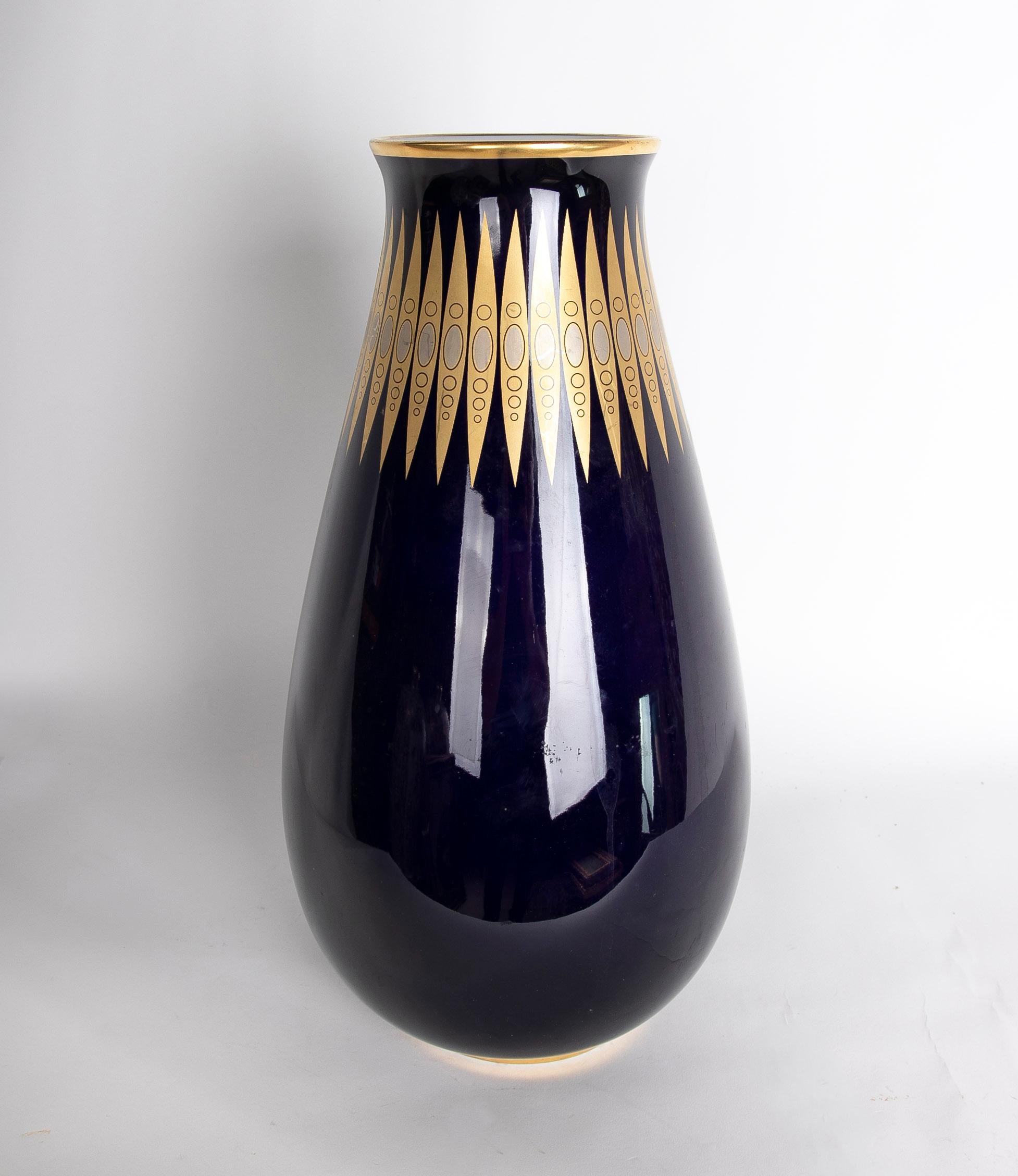 Porcelaine allemande cobalt des années 1960  Vase en or et Hutschenreuther Hohenberg en vente 1