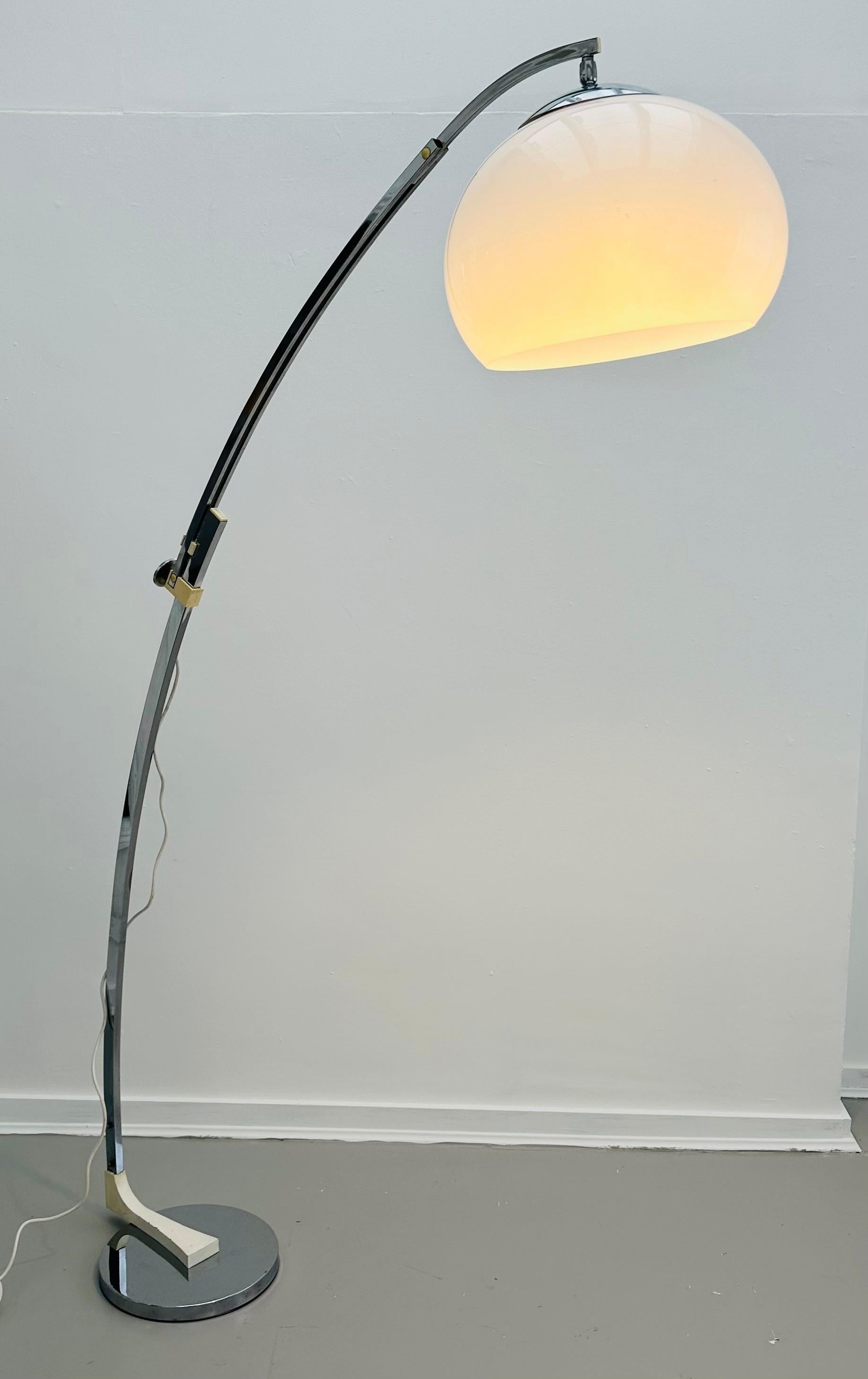 Mid-20th Century 1960s German Sölken Leuchten Arc Polished Chrome Height Adjustable Floor Lamp For Sale