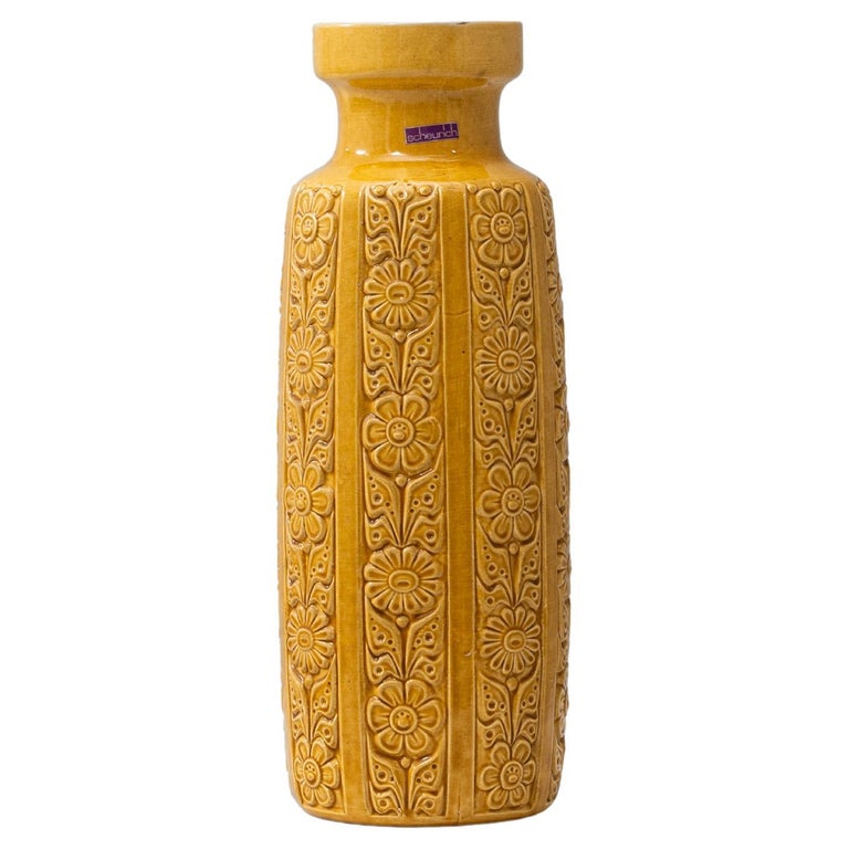 Deutsche Keramikvase aus der Jahrhundertmitte, senfgelb, W. Deutschland, 1960 im Angebot bei 1stDibs Deutschland