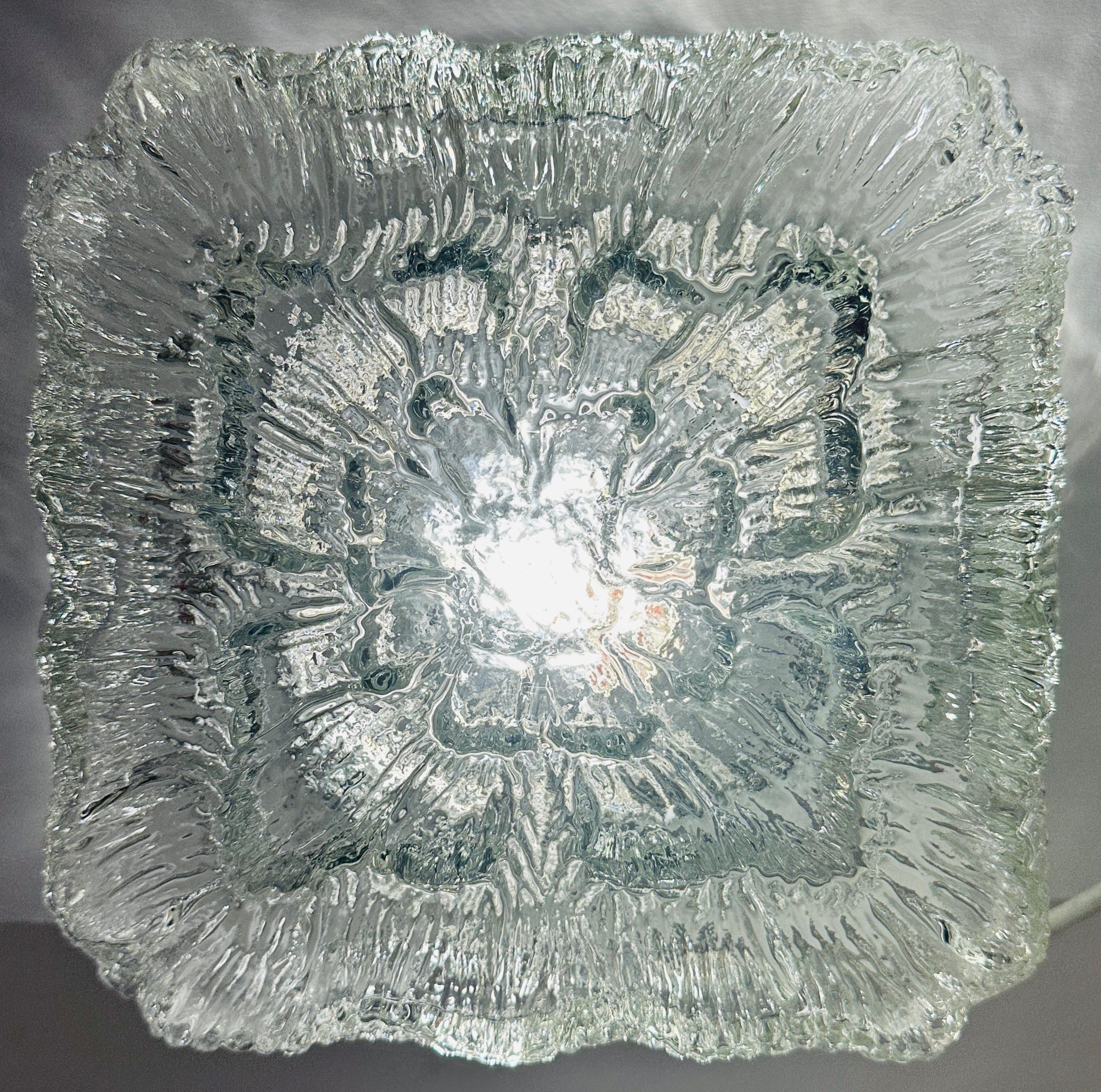 1960s German WILA Floral Waved Clear Glass Flush Mount Ceiling or Wall Light (Deutsch) im Angebot