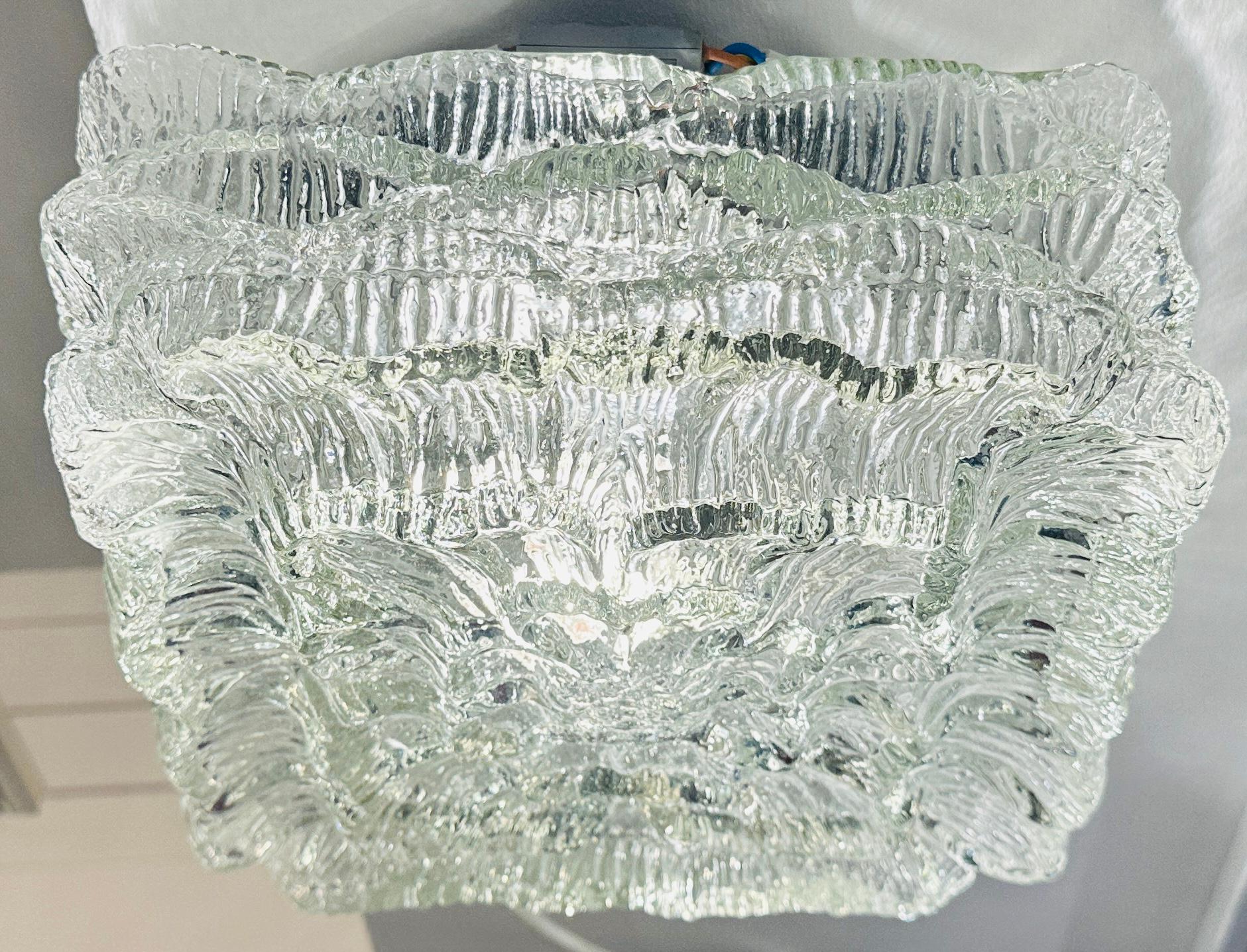 1960s German WILA Floral Waved Clear Glass Flush Mount Ceiling or Wall Light (Lackiert) im Angebot