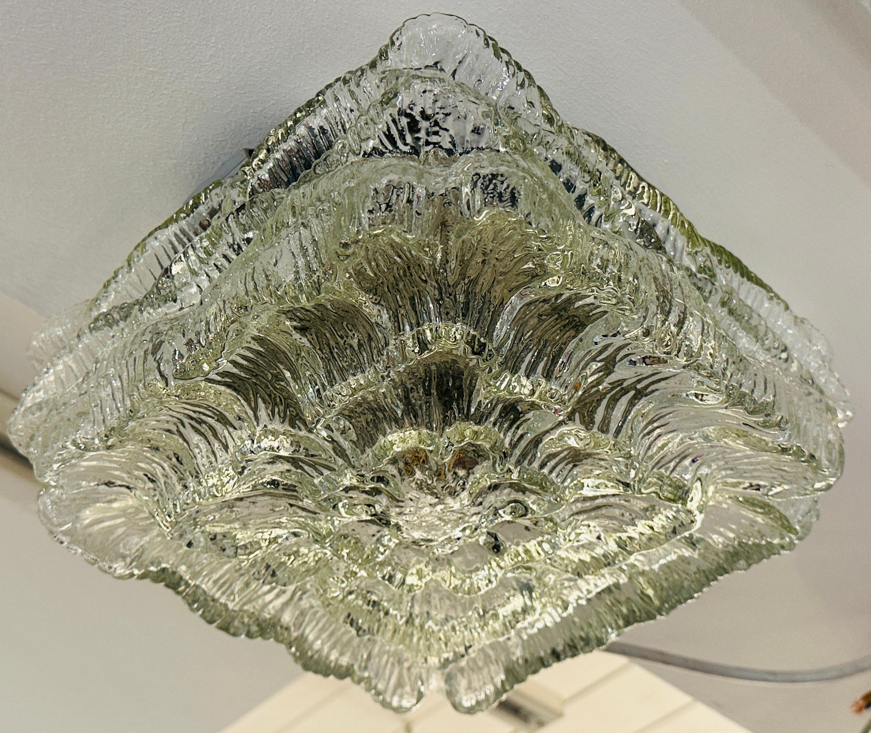 1960s German WILA Floral Waved Clear Glass Flush Mount Ceiling or Wall Light (20. Jahrhundert) im Angebot
