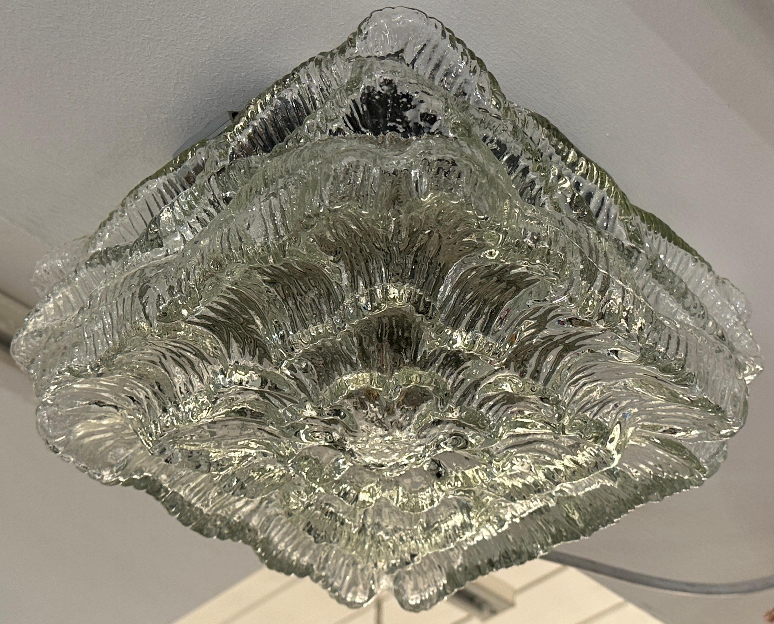 1960s German WILA Floral Waved Clear Glass Flush Mount Ceiling or Wall Light (Metall) im Angebot