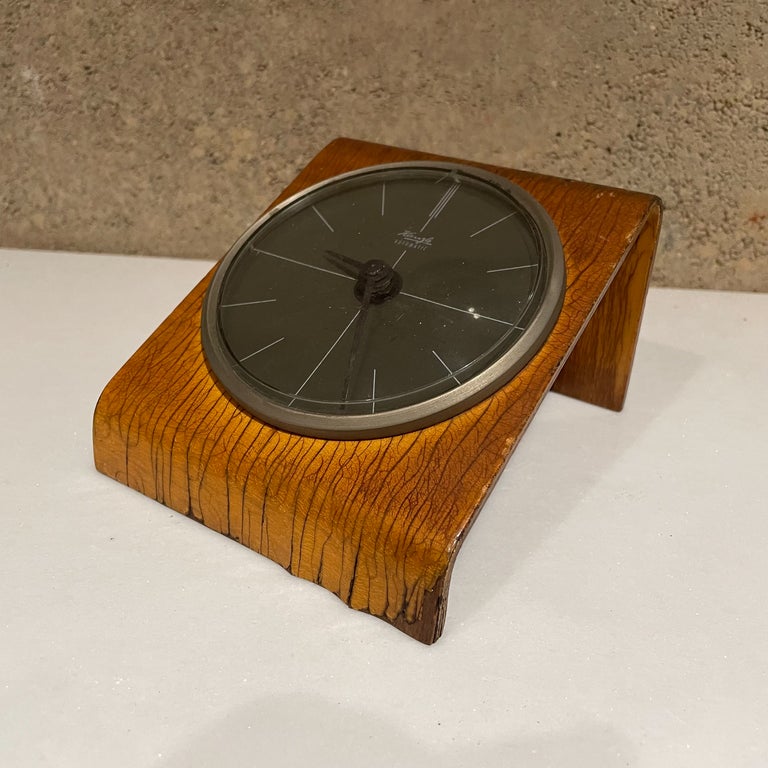 Desk clock
Kienzle Modern bentwood desk table clock brown & silver made in Germany 1960s
Fabulous patinated waterfall effect on bentwood case also includes plexiglass and metal.
Measures: 5 D x 4.38 W x 3 H.
1960s Stylishly modern case, clock