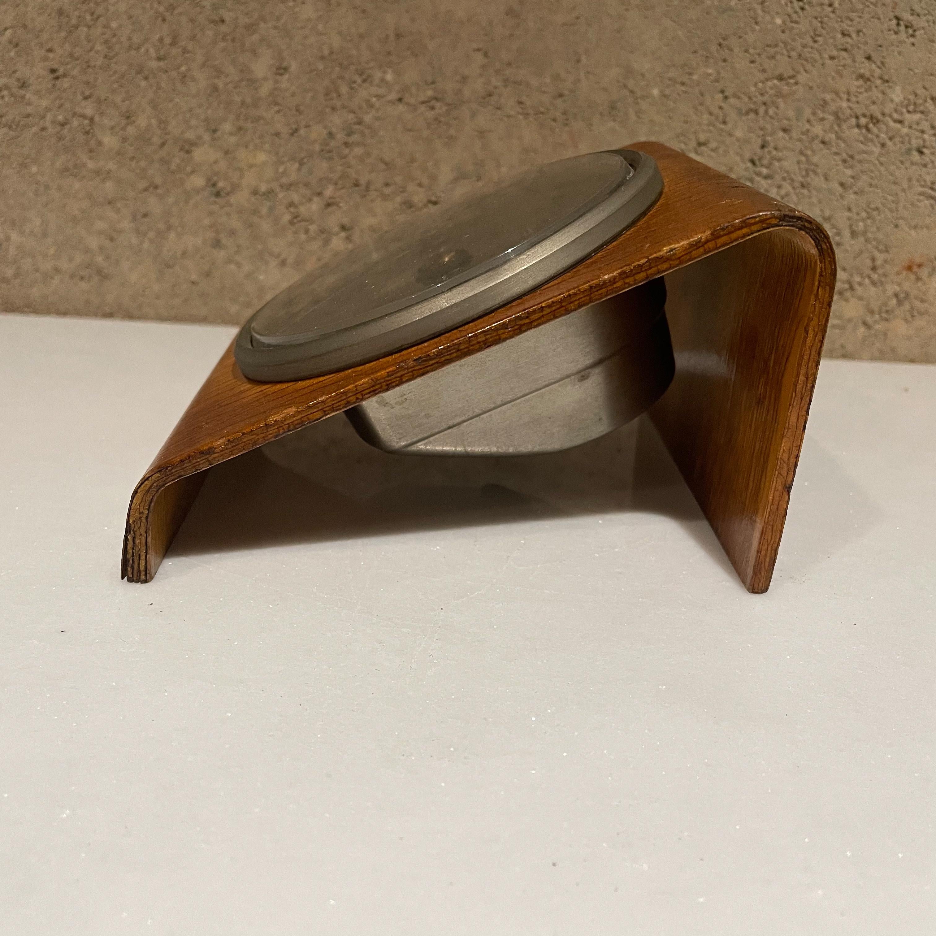 1960s, Germany Kienzle Modern Bentwood Waterfall Desk Table Clock Restored In Good Condition In Chula Vista, CA