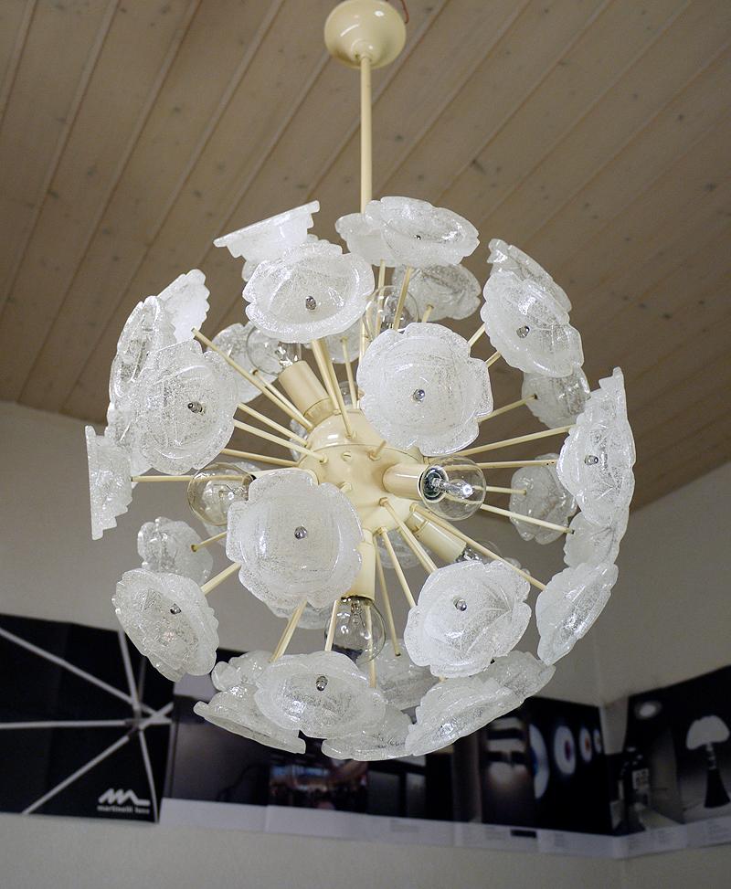 Mid-20th Century 1960s German Sputnik Chandelier White Murano Glass Roses on an Enameled Frame For Sale