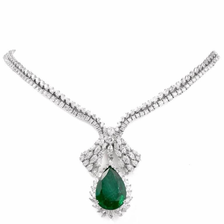 1980er Jahre GIA Smaragd-Diamant-Halskette mit Choker-Anhnger (Tropfenschliff) im Angebot