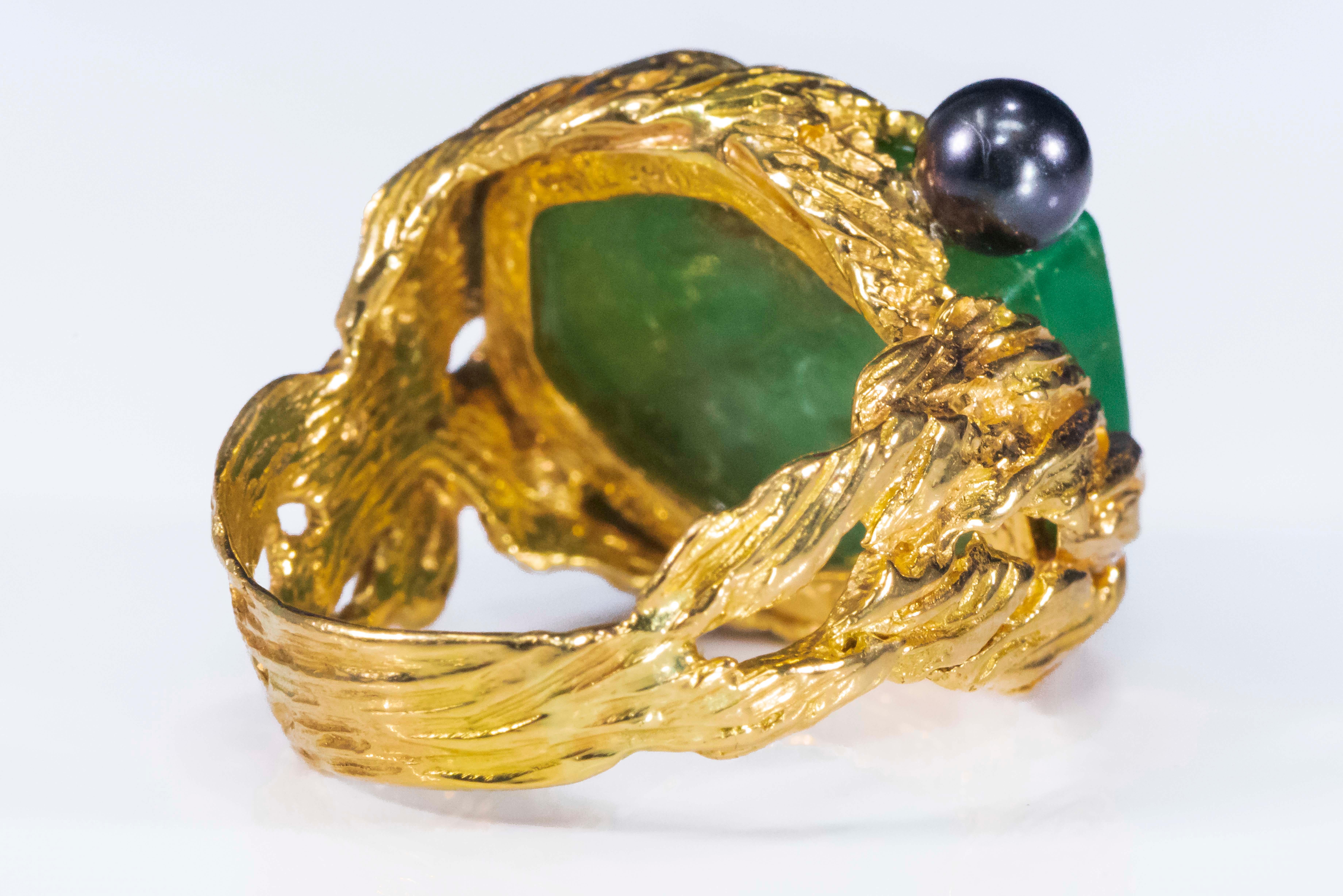 1960s Gilbert Albert Signed 18 Karat Gold 10 Carat Chrysoprase Berry Motif Ring 10