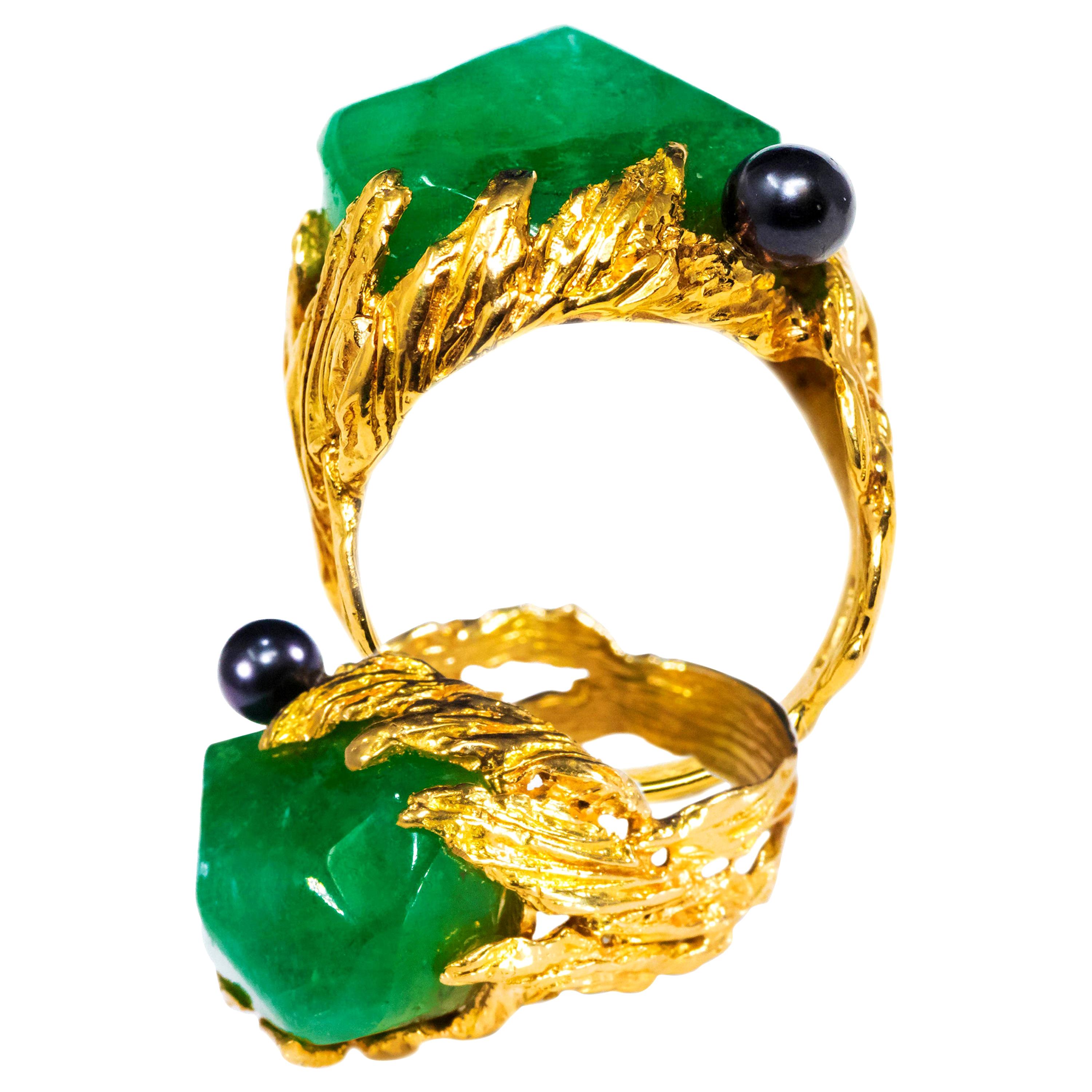 1960s Gilbert Albert Signed 18 Karat Gold 10 Carat Chrysoprase Berry Motif Ring