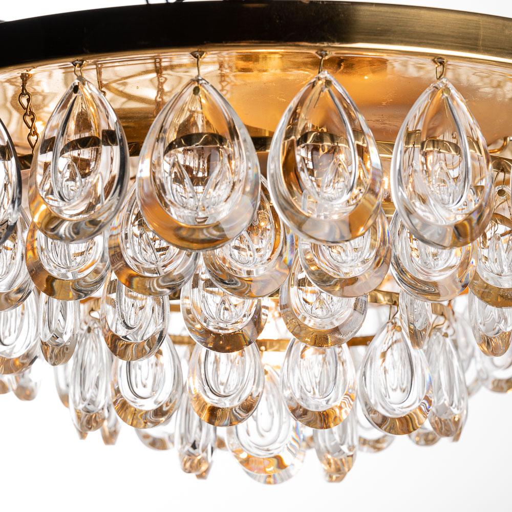 Mid-20th Century 1960s Gilded Brass and Faceted Crystal Glass Palwa Chandelier For Sale
