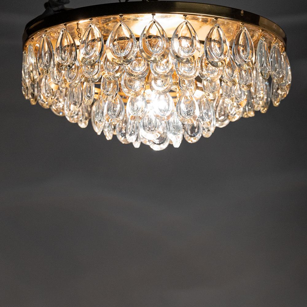 1960s Gilded Brass and Faceted Crystal Glass Palwa Chandelier For Sale 4