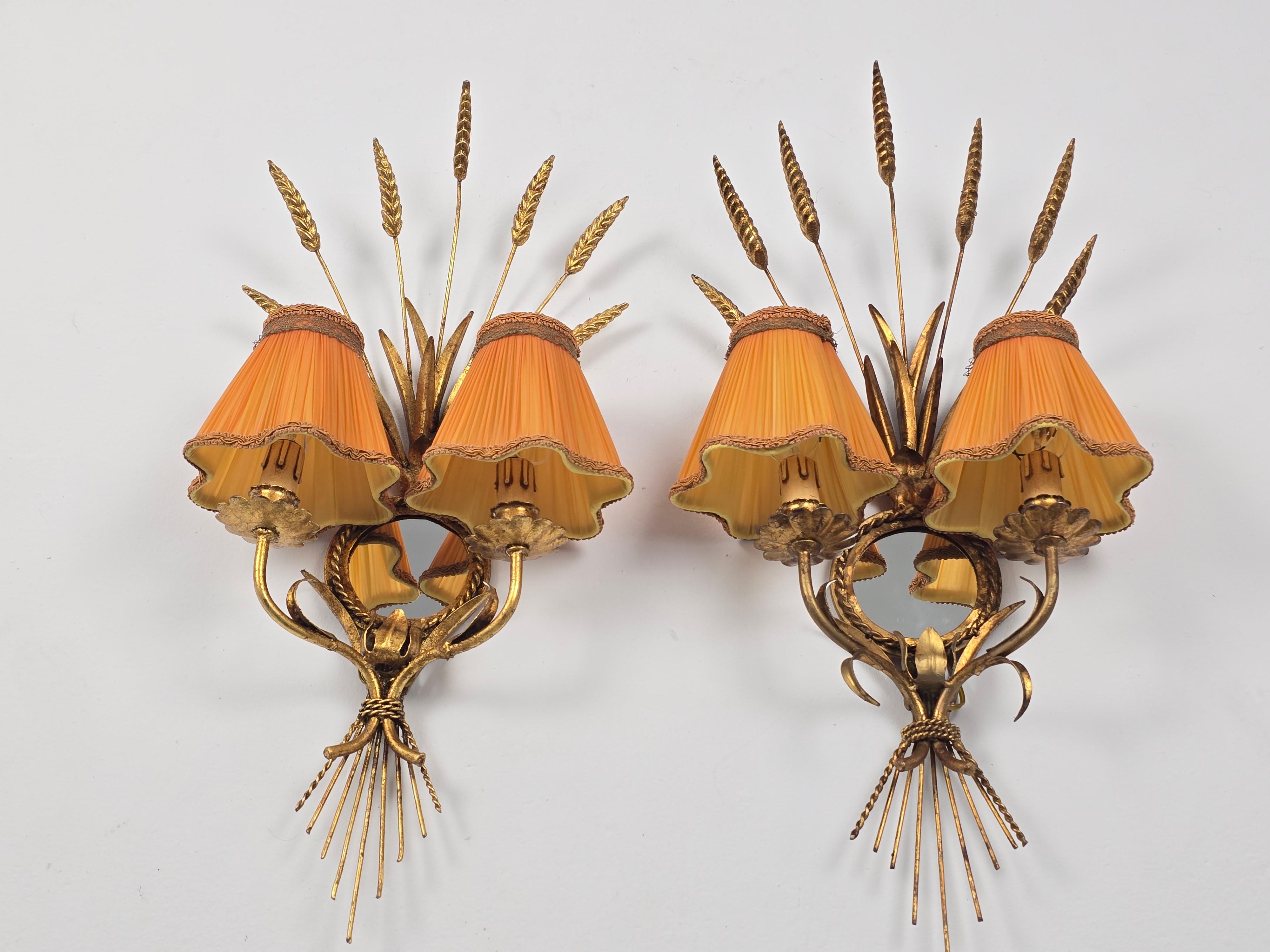 1960s   Apliques de Pan de Oro Dorado con Espejo  , Francia Regencia de Hollywood en venta