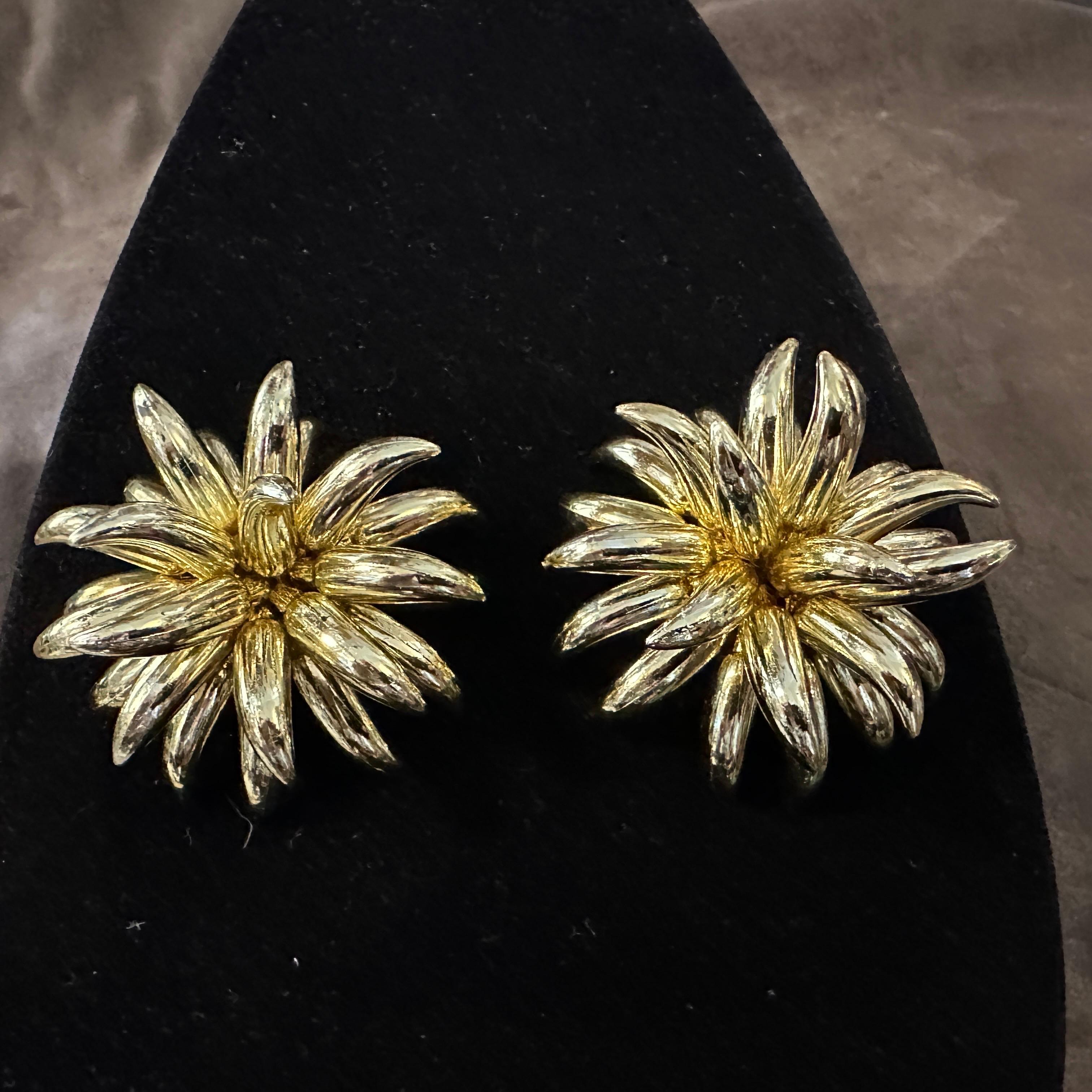 1960s Gilded Plastic Flower Huge Italian Clip On Earrings For Sale 1