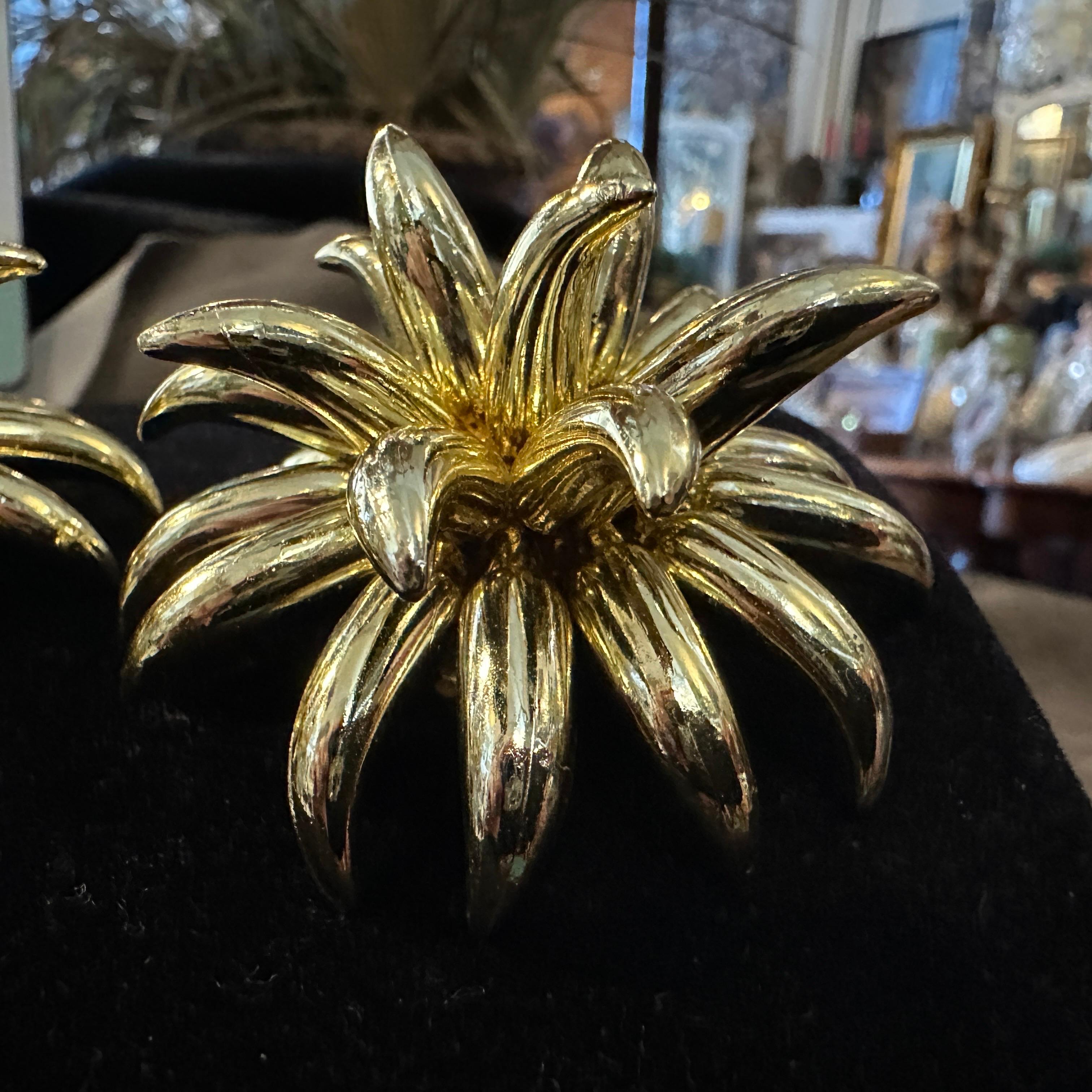 1960s Gilded Plastic Flower Huge Italian Clip On Earrings For Sale 2