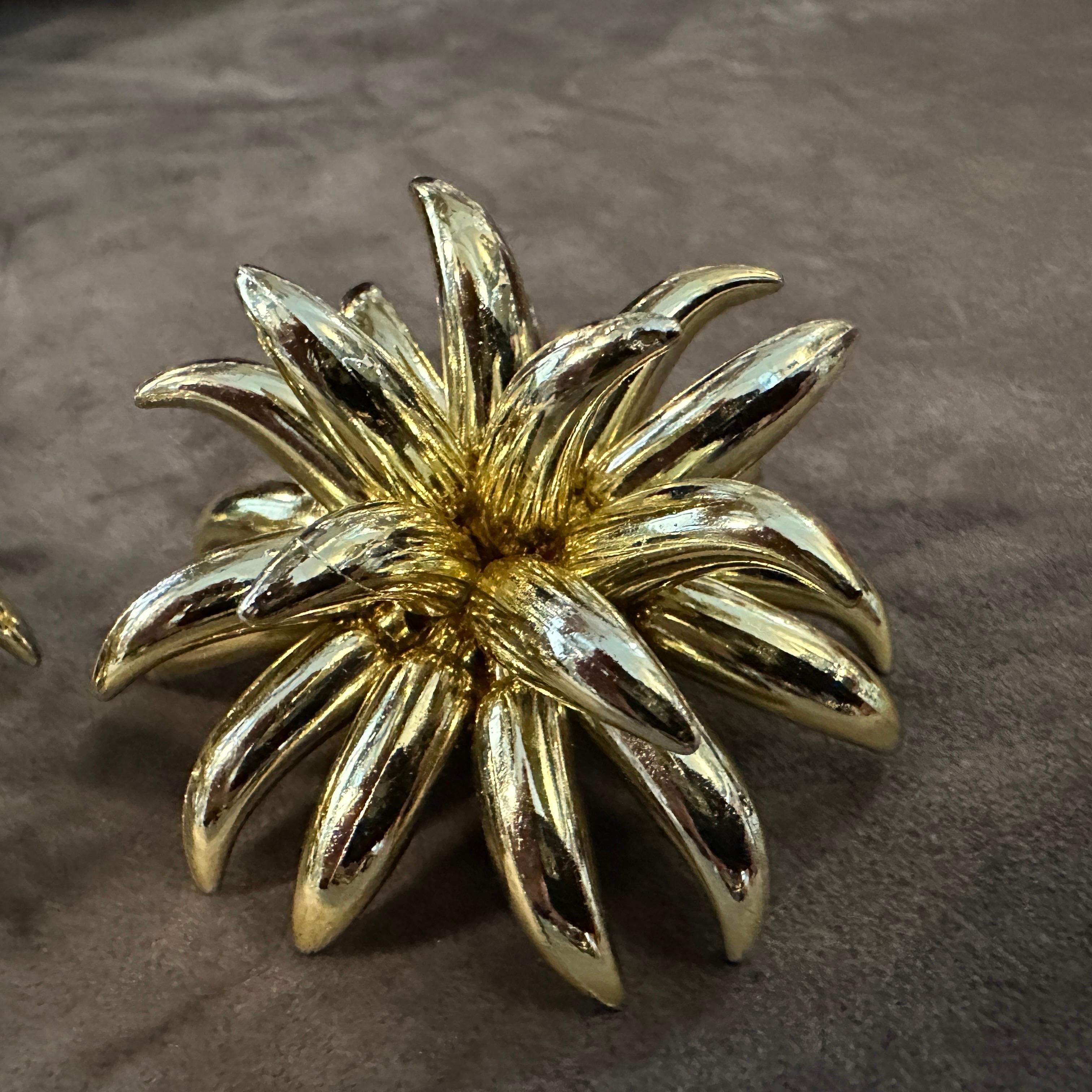 1960s Gilded Plastic Flower Huge Italian Clip On Earrings For Sale 3
