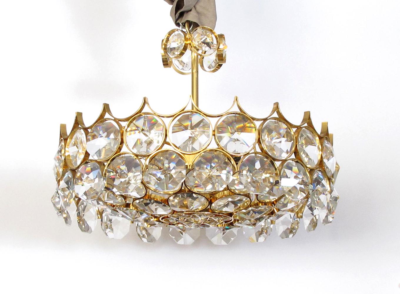 1960's Gilt-Brass and Crystal Pendant Chandelier by Sciolari for Palwa For Sale 2