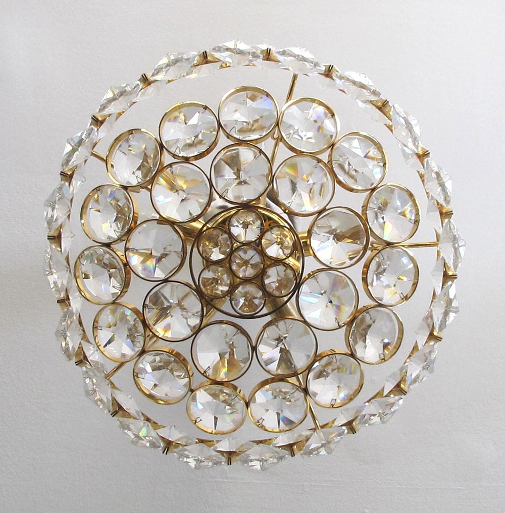 Mid-20th Century 1960's Gilt-Brass and Crystal Pendant Chandelier by Sciolari for Palwa For Sale